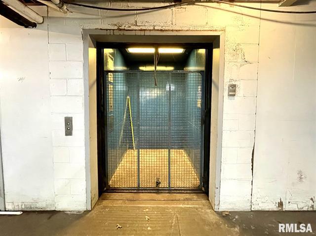 2004 N University Street, 2004 N UNIVERSITY Street, Peoria, IL 61604