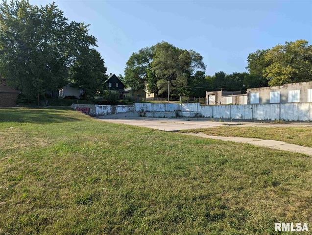 2701-2705 NE Adams Street, 2701-2705 NE ADAMS Street, Peoria, IL 61602