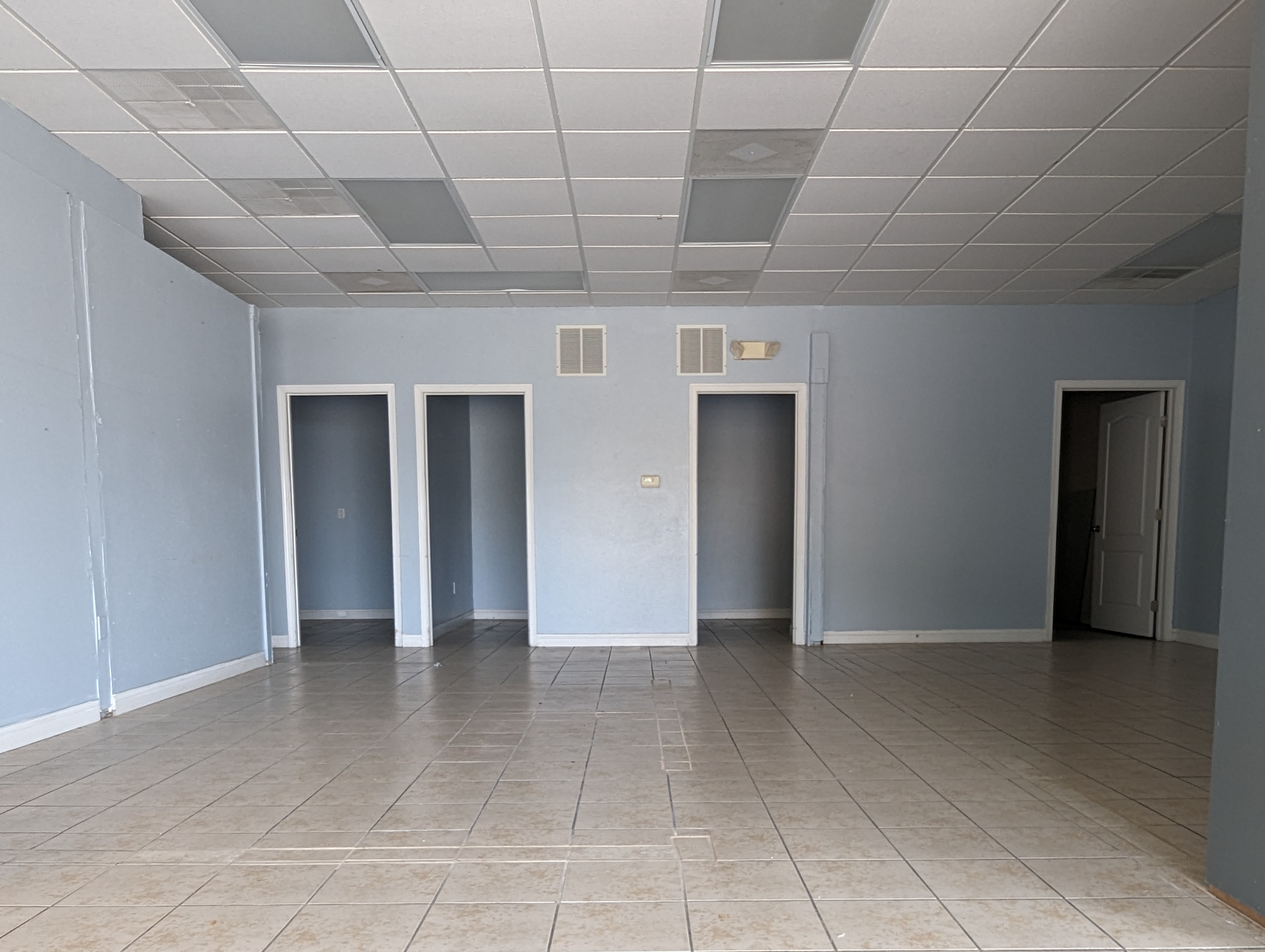 1001 E War Memorial Drive, 1001 E WAR MEMORIAL Drive, Peoria Heights, IL 61616