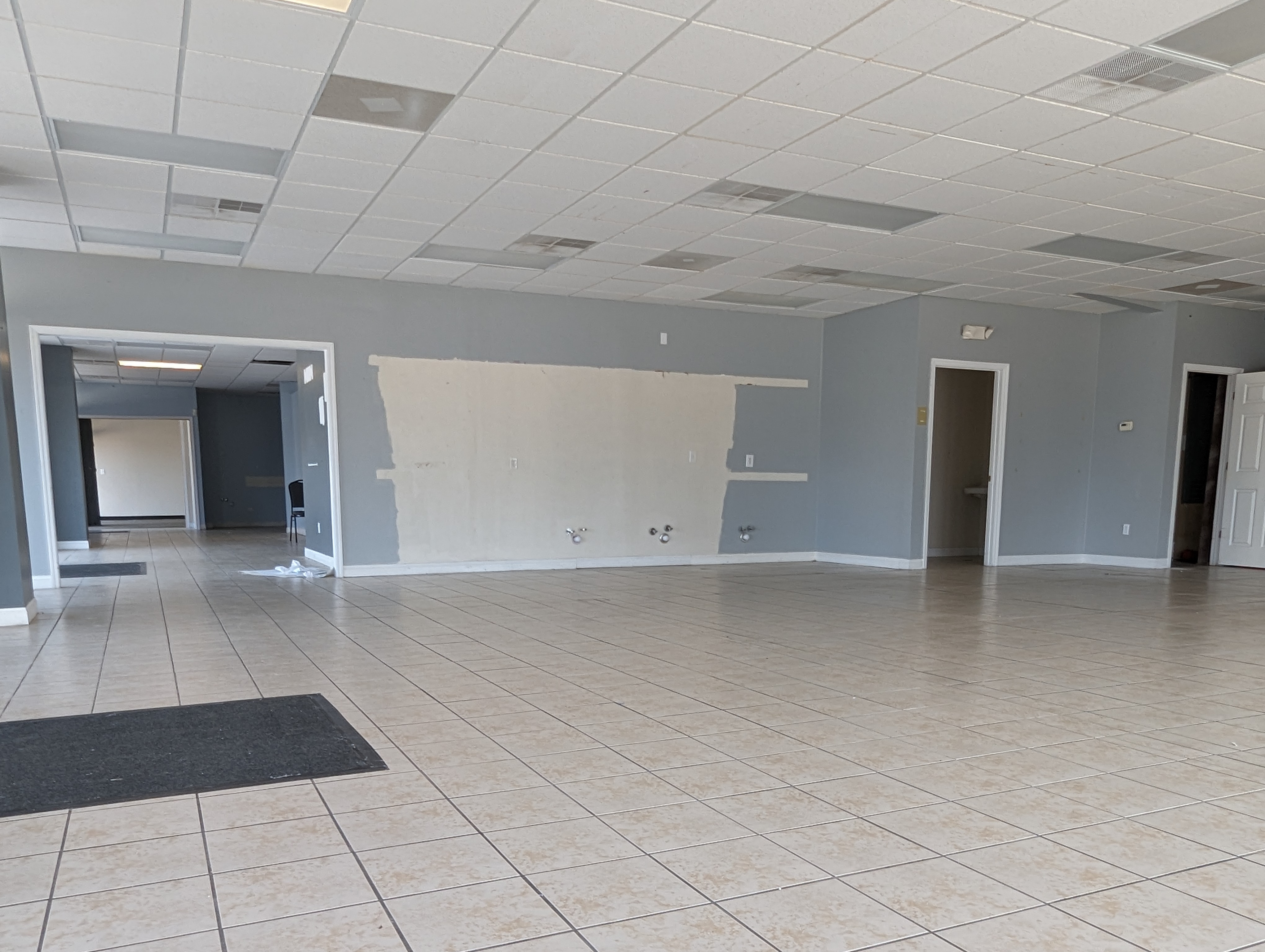 1001 E War Memorial Drive, 1001 E WAR MEMORIAL Drive, Peoria Heights, IL 61616