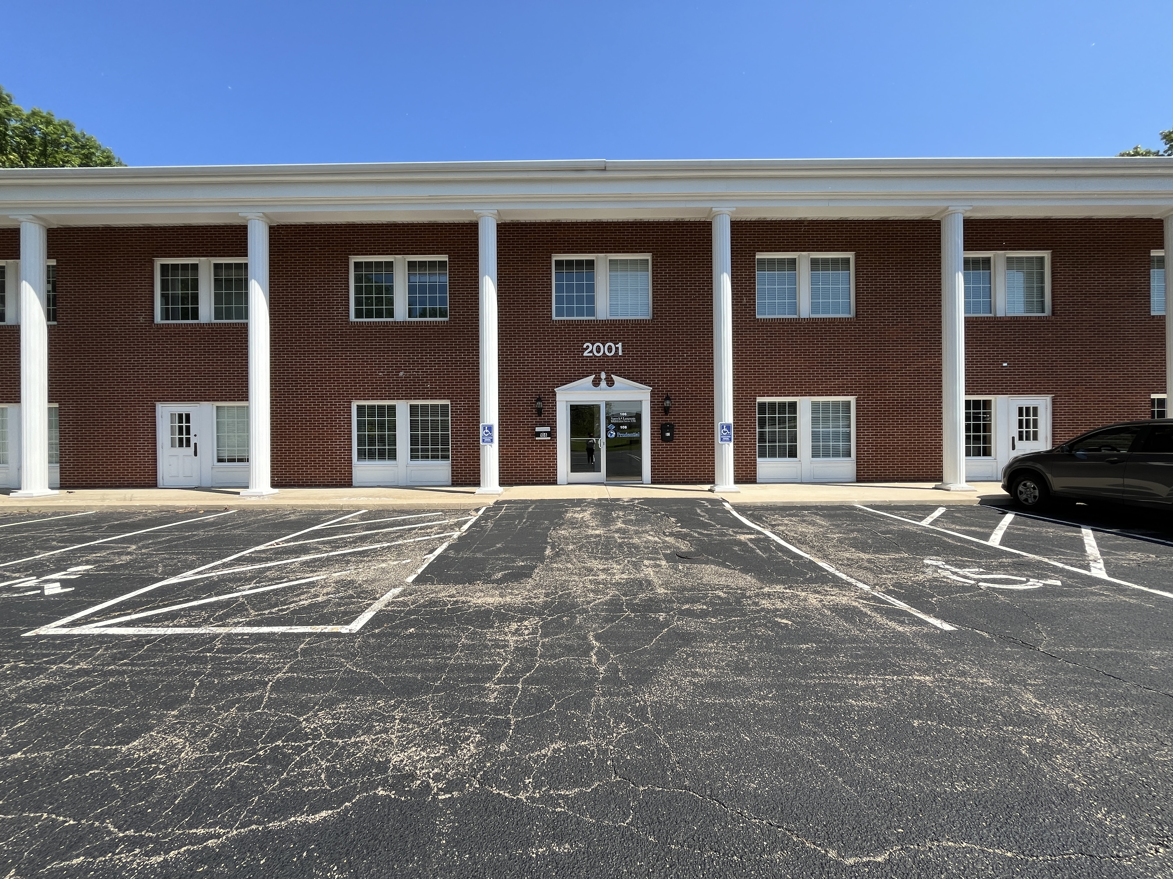 2001 W Willow Knolls Drive, 2001 West Willow Knolls Drive, Peoria, IL 61614