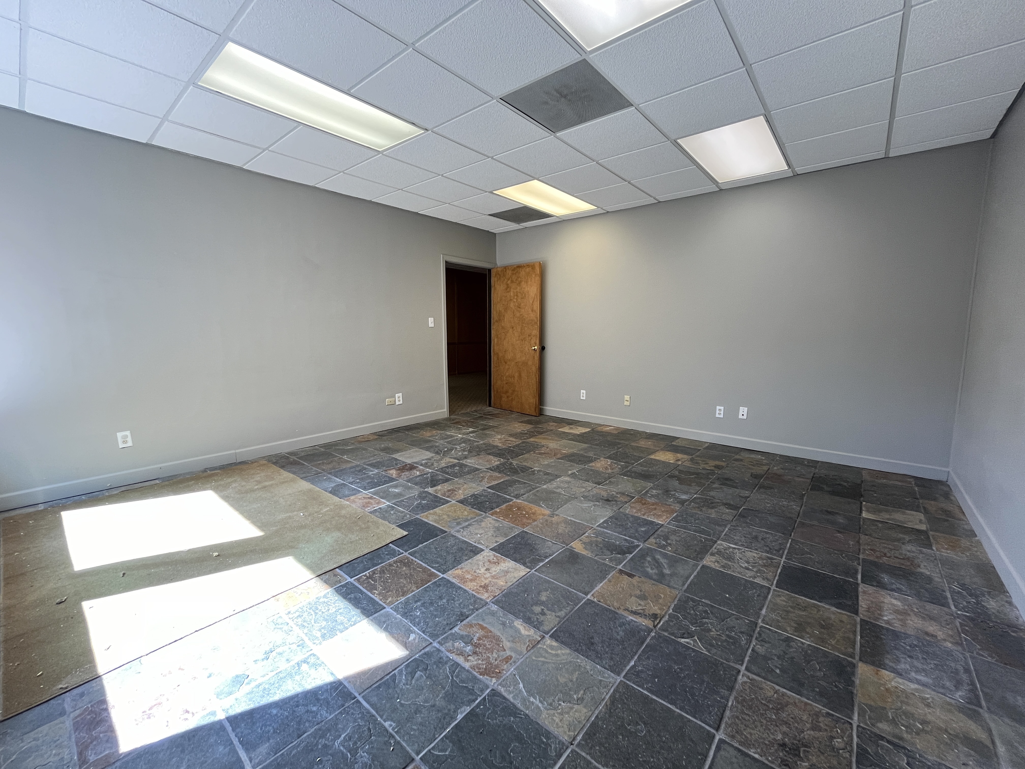 2001 W Willow Knolls Drive, 2001 West Willow Knolls Drive, Peoria, IL 61614