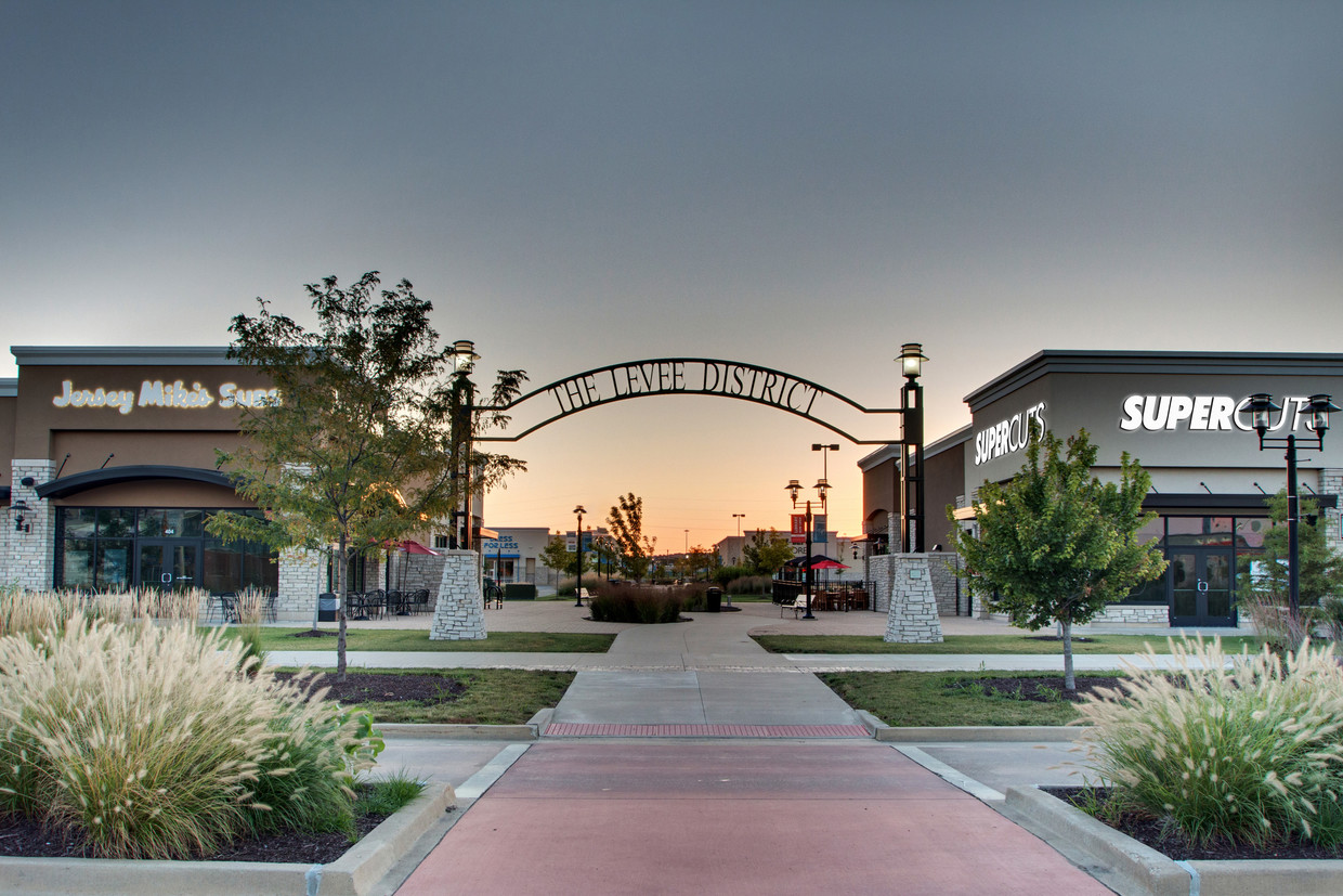 314 W Washington Street - Levee District, 314 West Washington Street, East Peoria, IL 61611