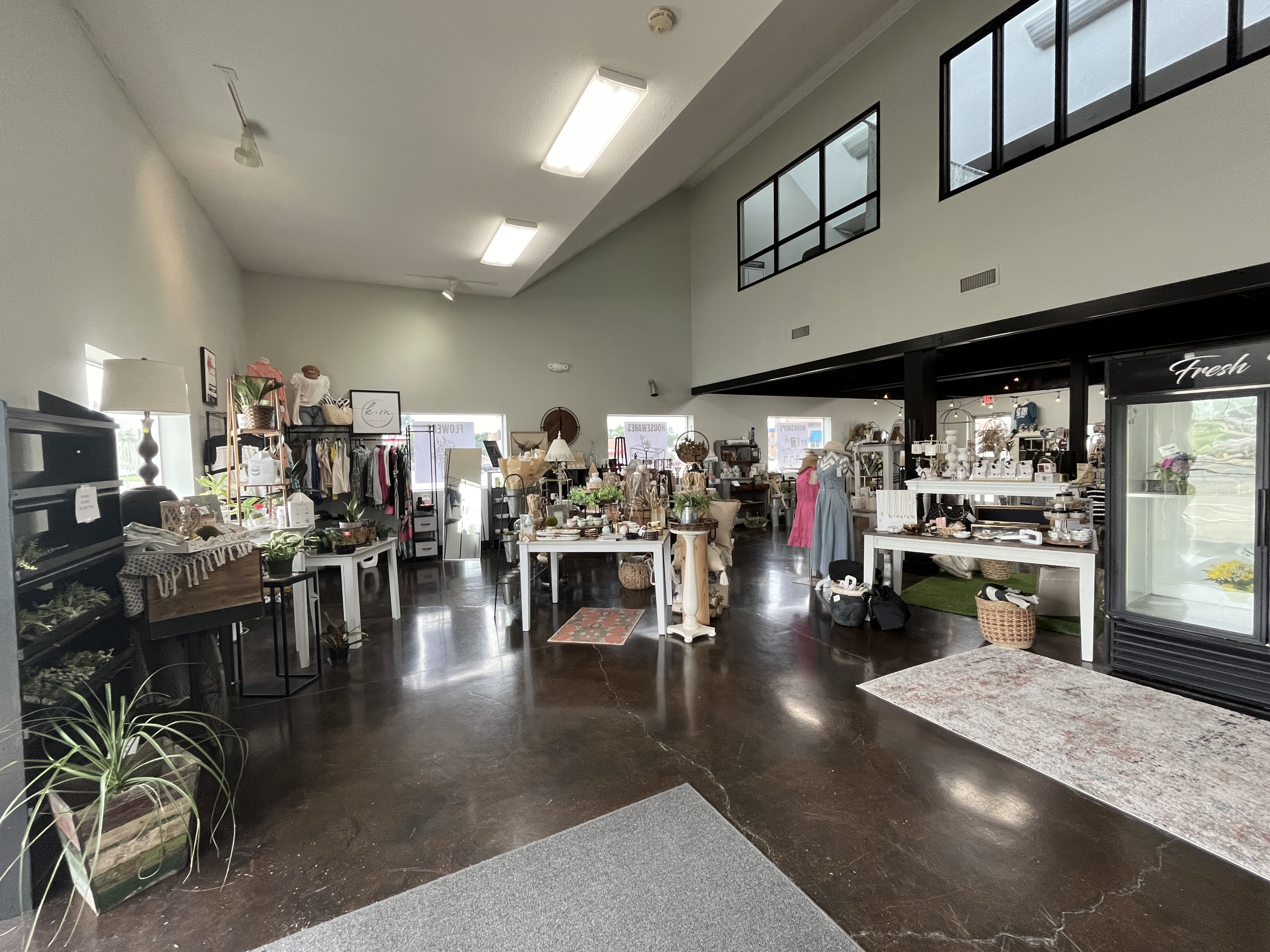 921 E War Memorial Drive, 921 E War Memorial Dr, Peoria Heights, IL 61616