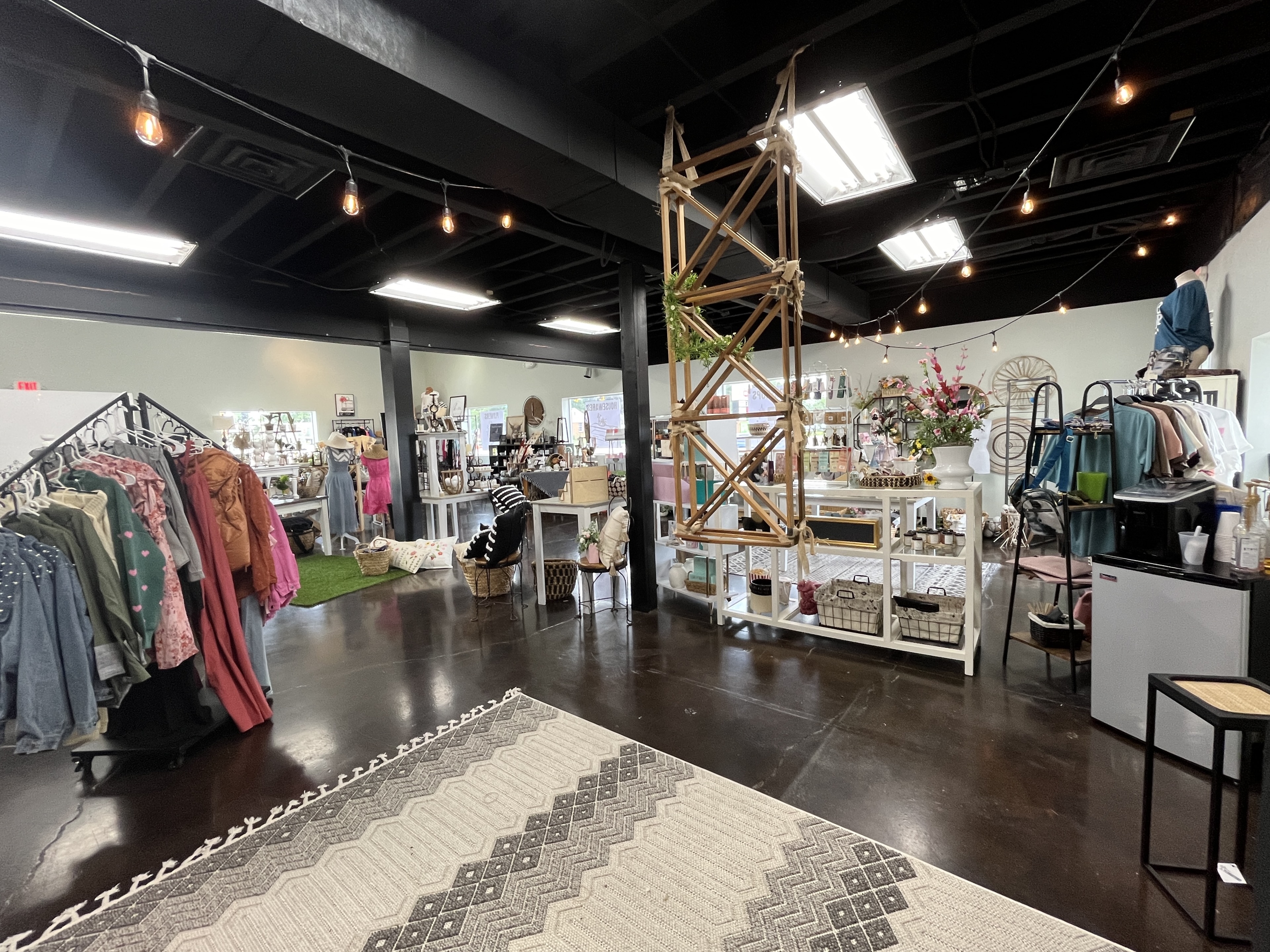 921 E War Memorial Drive, 921 E War Memorial Dr, Peoria Heights, IL 61616