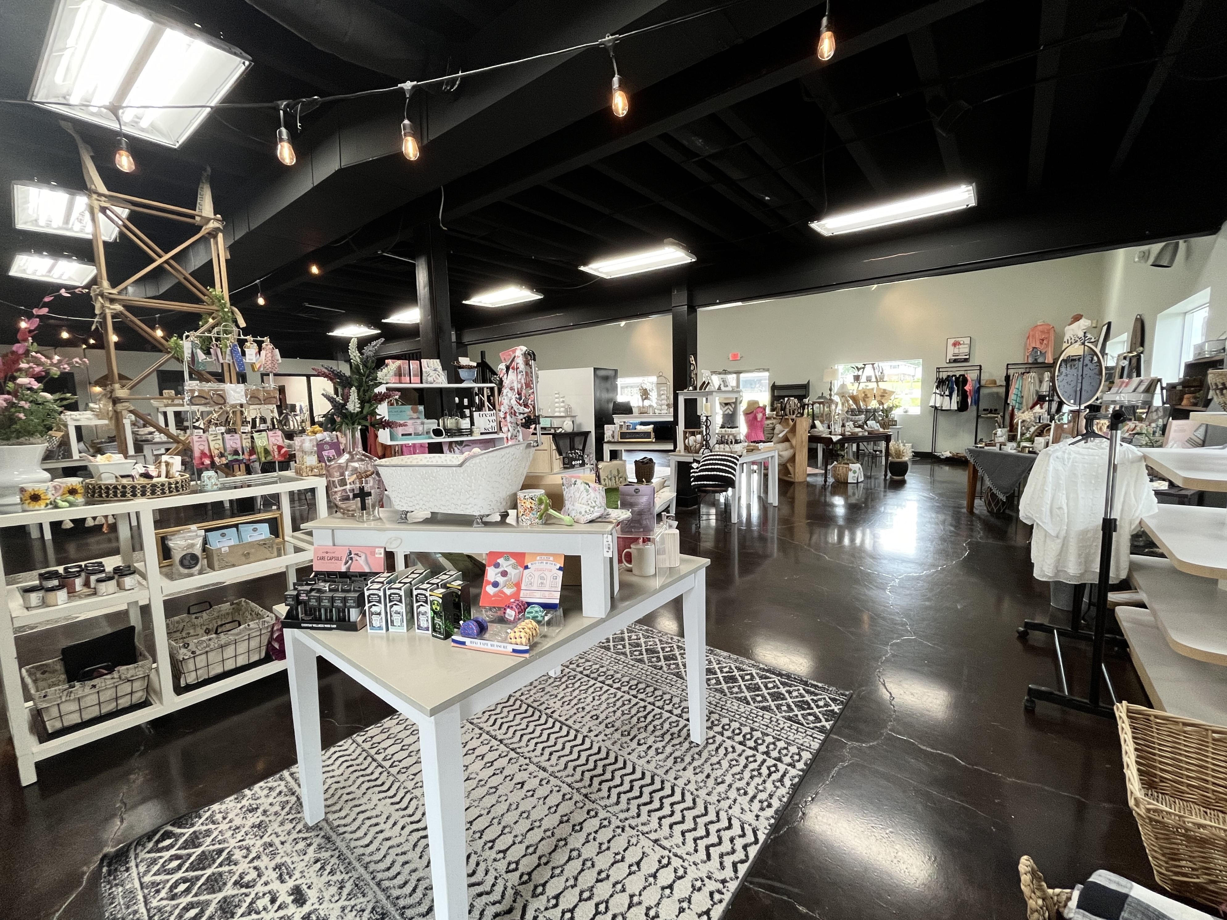 921 E War Memorial Drive, 921 E War Memorial Dr, Peoria Heights, IL 61616