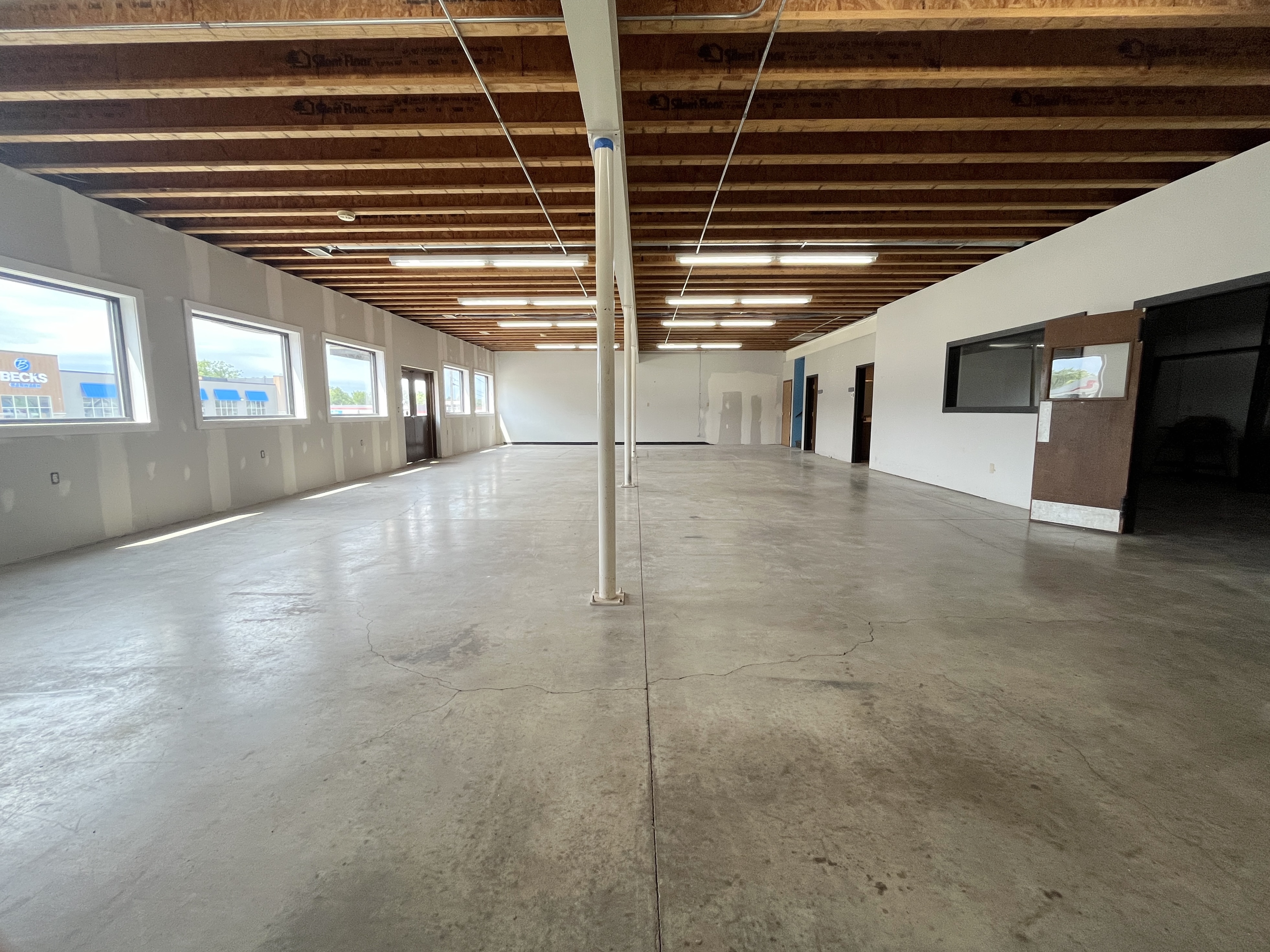 921 E War Memorial Drive, 921 E War Memorial Dr, Peoria Heights, IL 61616