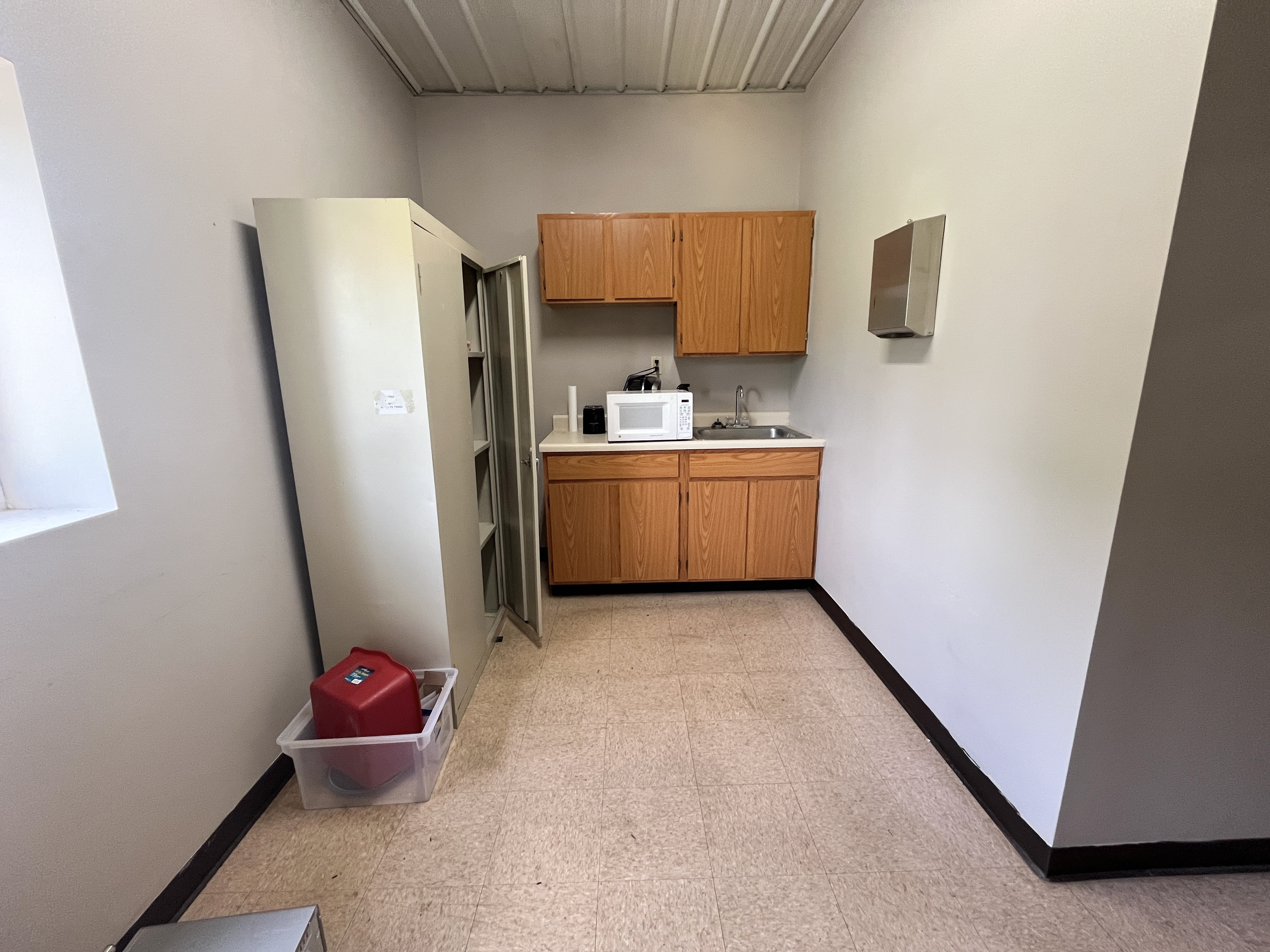 921 E War Memorial Drive, 921 E War Memorial Dr, Peoria Heights, IL 61616