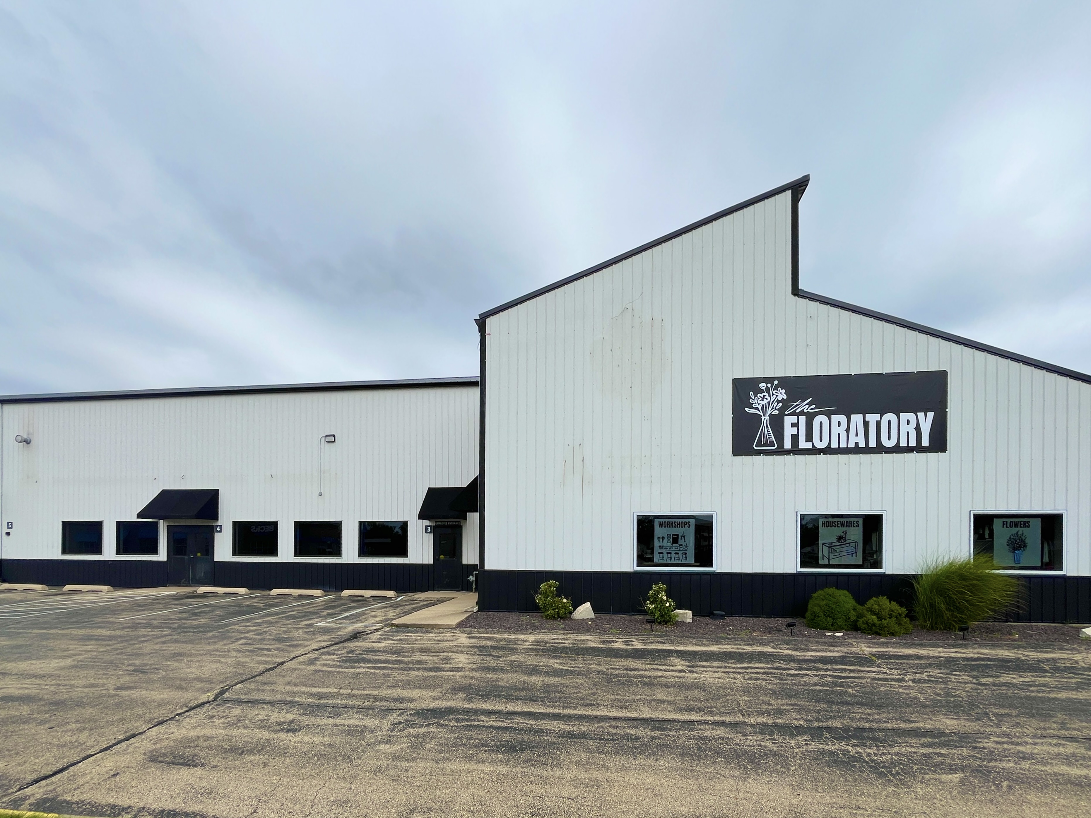 921 E War Memorial Drive, 921 E War Memorial Dr, Peoria Heights, IL 61616