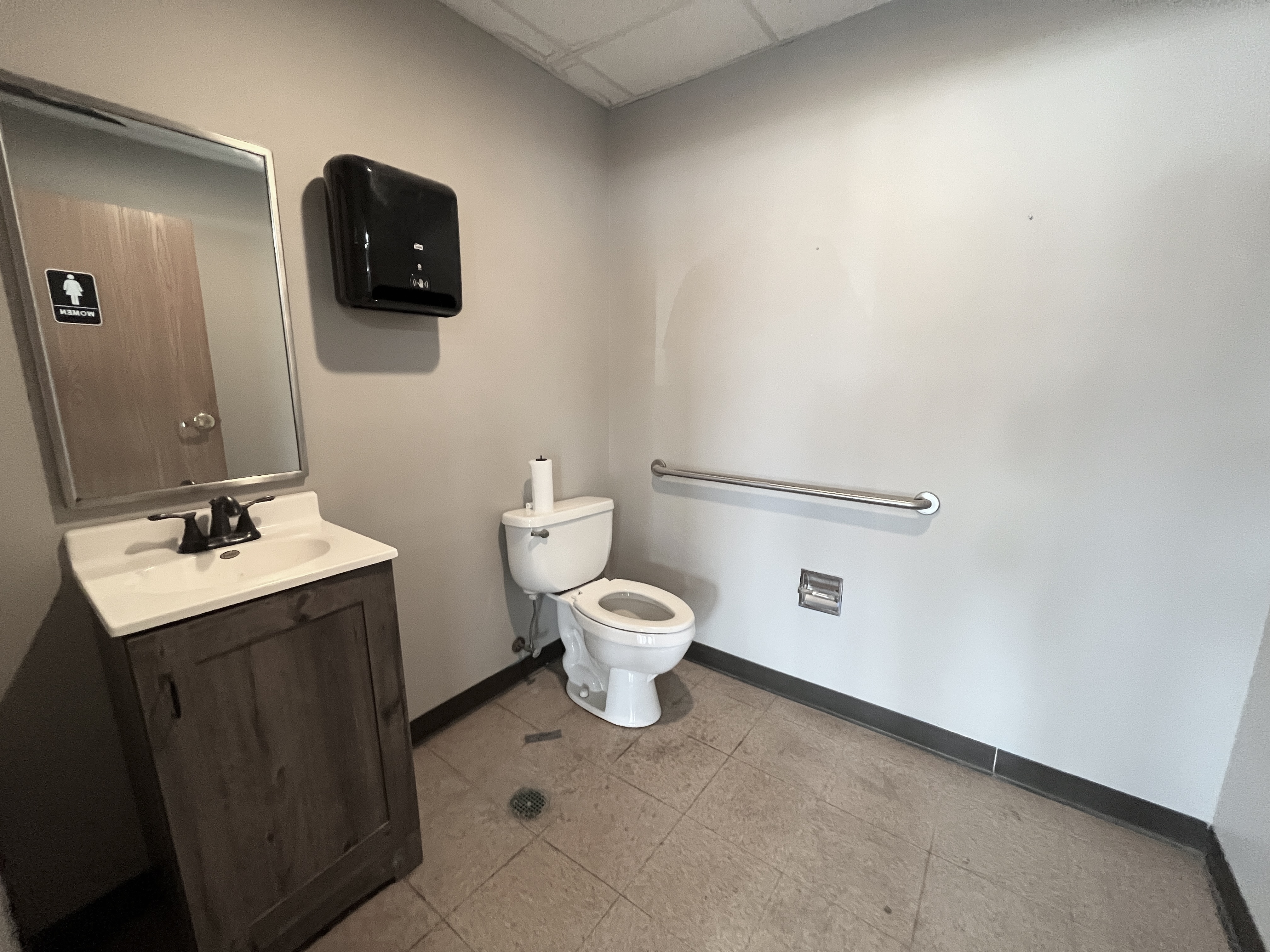 921 E War Memorial Drive, 921 E War Memorial Dr, Peoria Heights, IL 61616