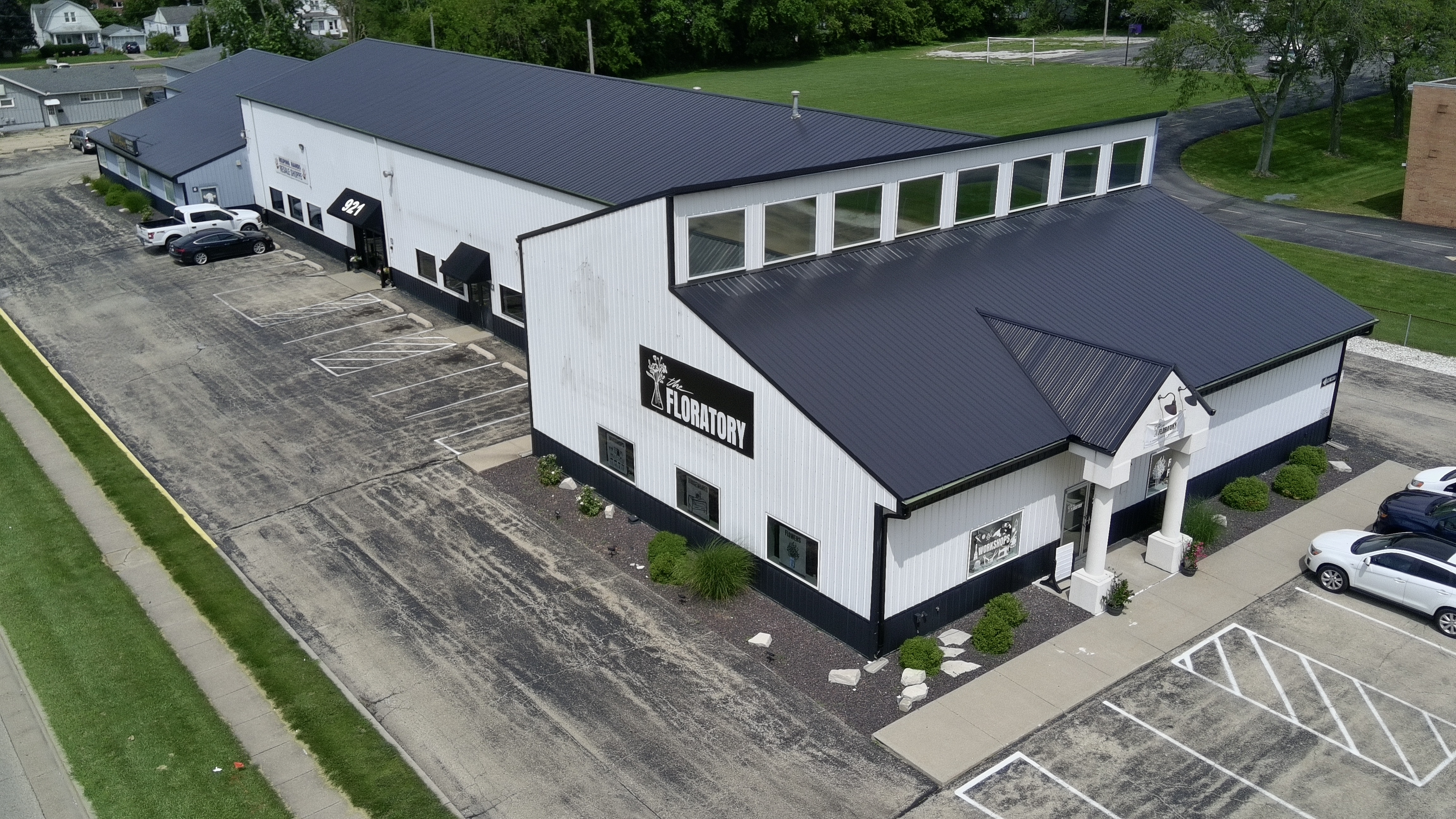 921 E War Memorial Drive, 921 E War Memorial Dr, Peoria Heights, IL 61616