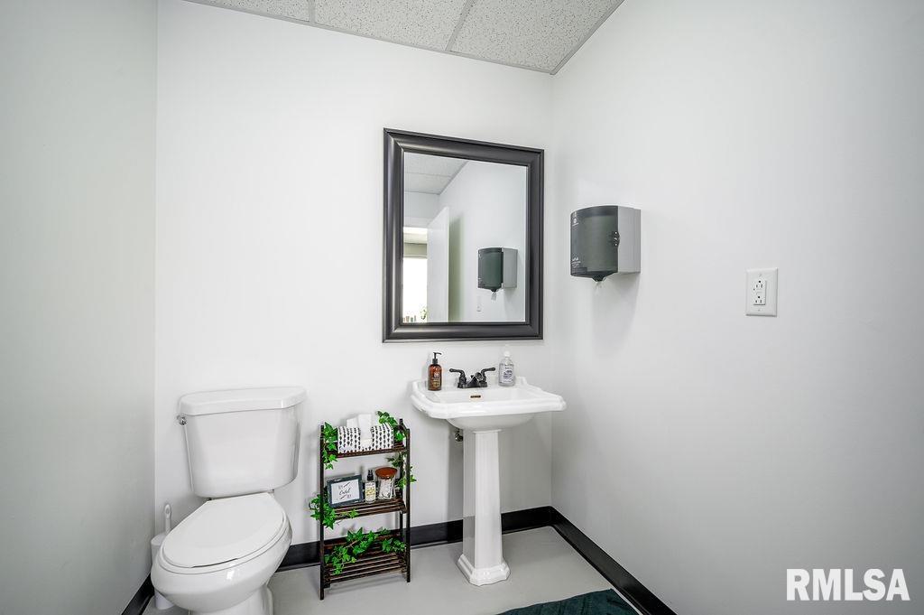 8202-8226 N University Street, 8202 N University St, Peoria, IL 61615