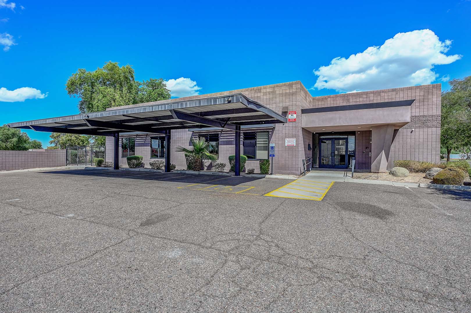 Healthcare Facility, 1620 North 48th Street, Phoenix, AZ 85008