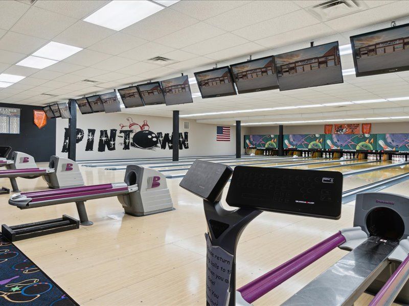 Pintown Bowling Center, 142 North Saginaw Street, Chesaning, MI 48616