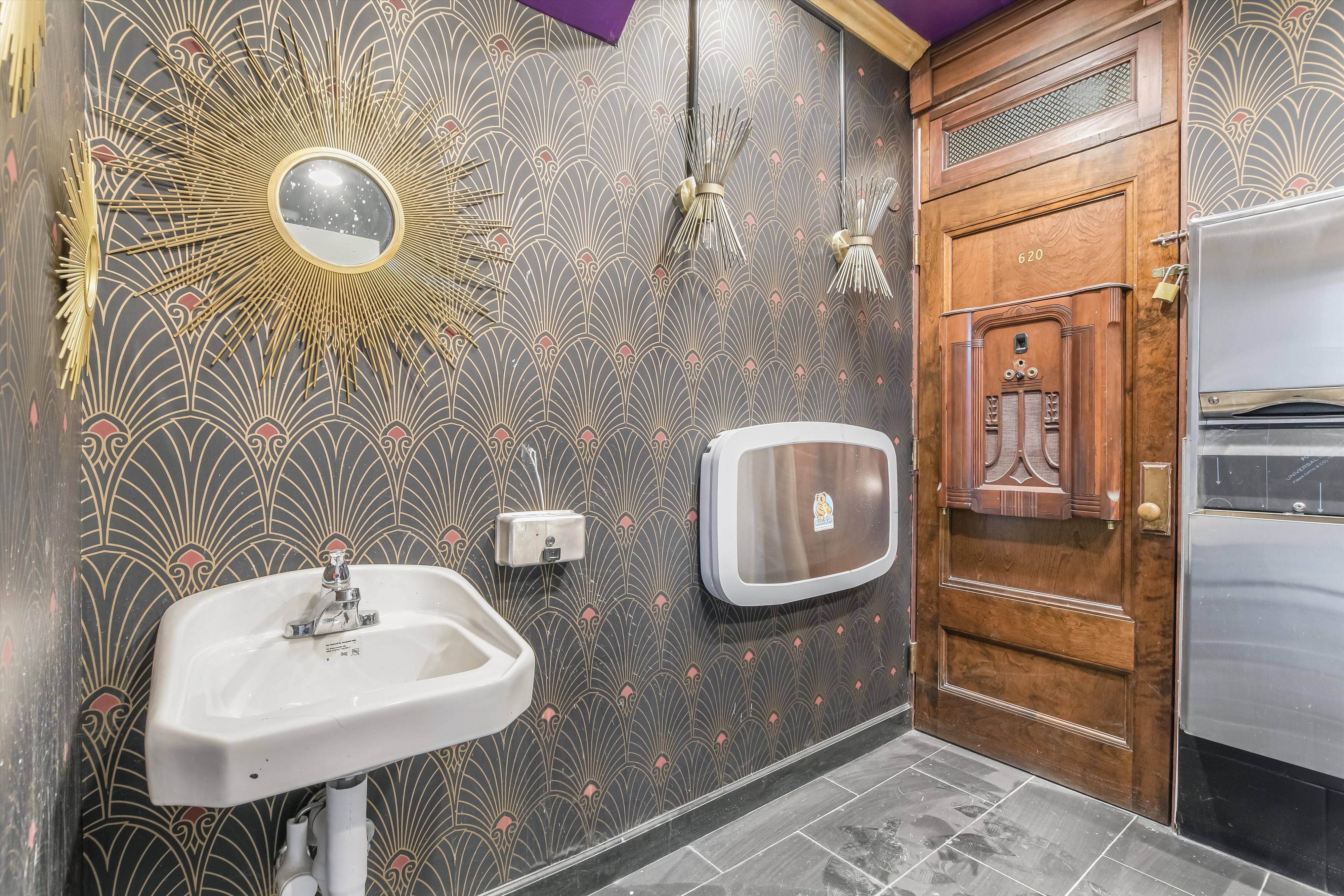 PILSEN BUILDING FOR RENT, 1601 South Morgan Street, Chicago, IL 60608