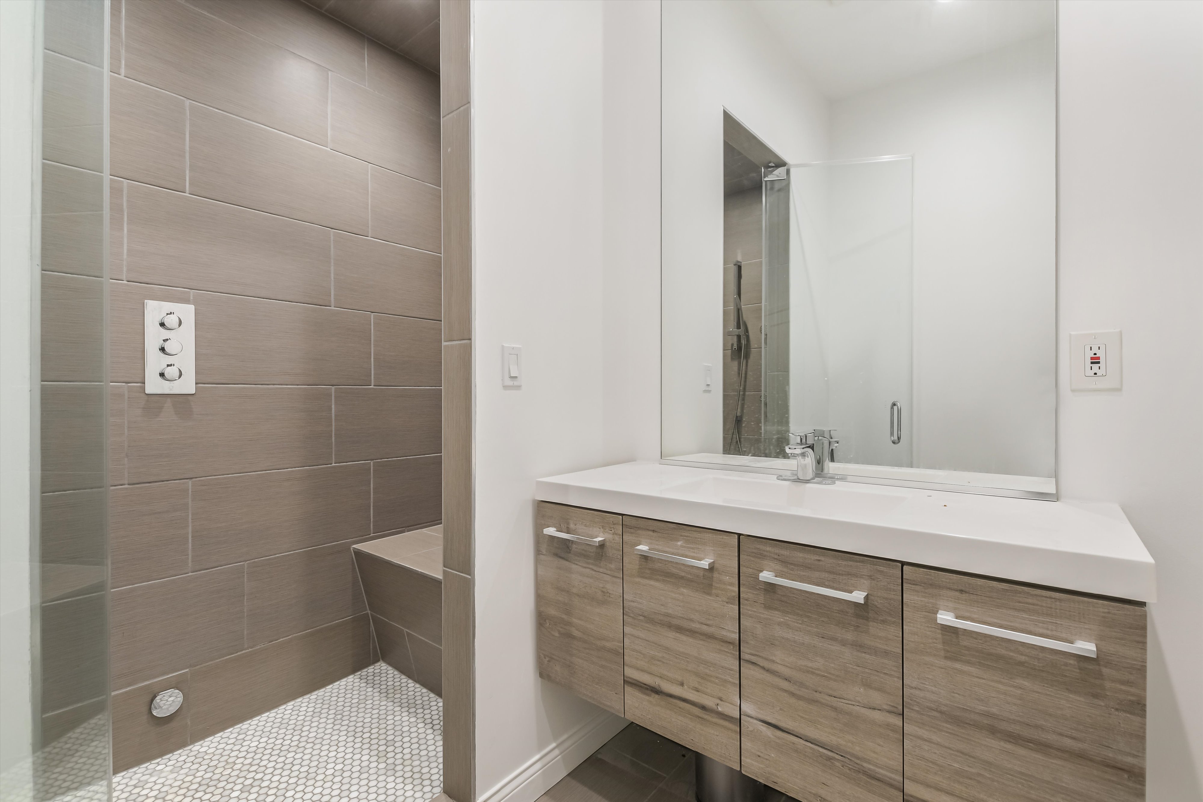PILSEN BUILDING FOR RENT, 1601 South Morgan Street, Chicago, IL 60608