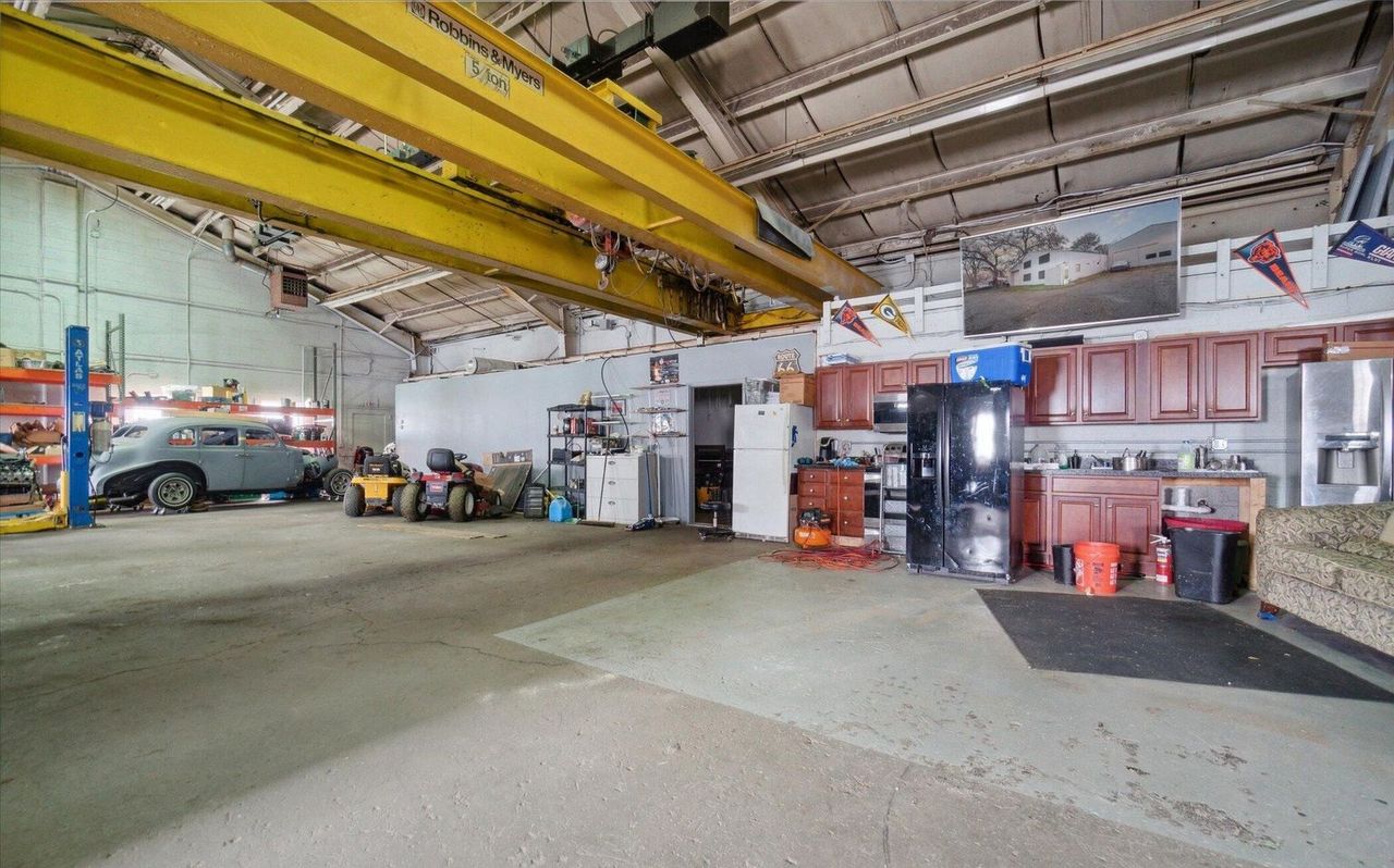 Industrial Warehouse in City of Lansing, MI, 2324 7th Avenue, Lansing, MI 48906