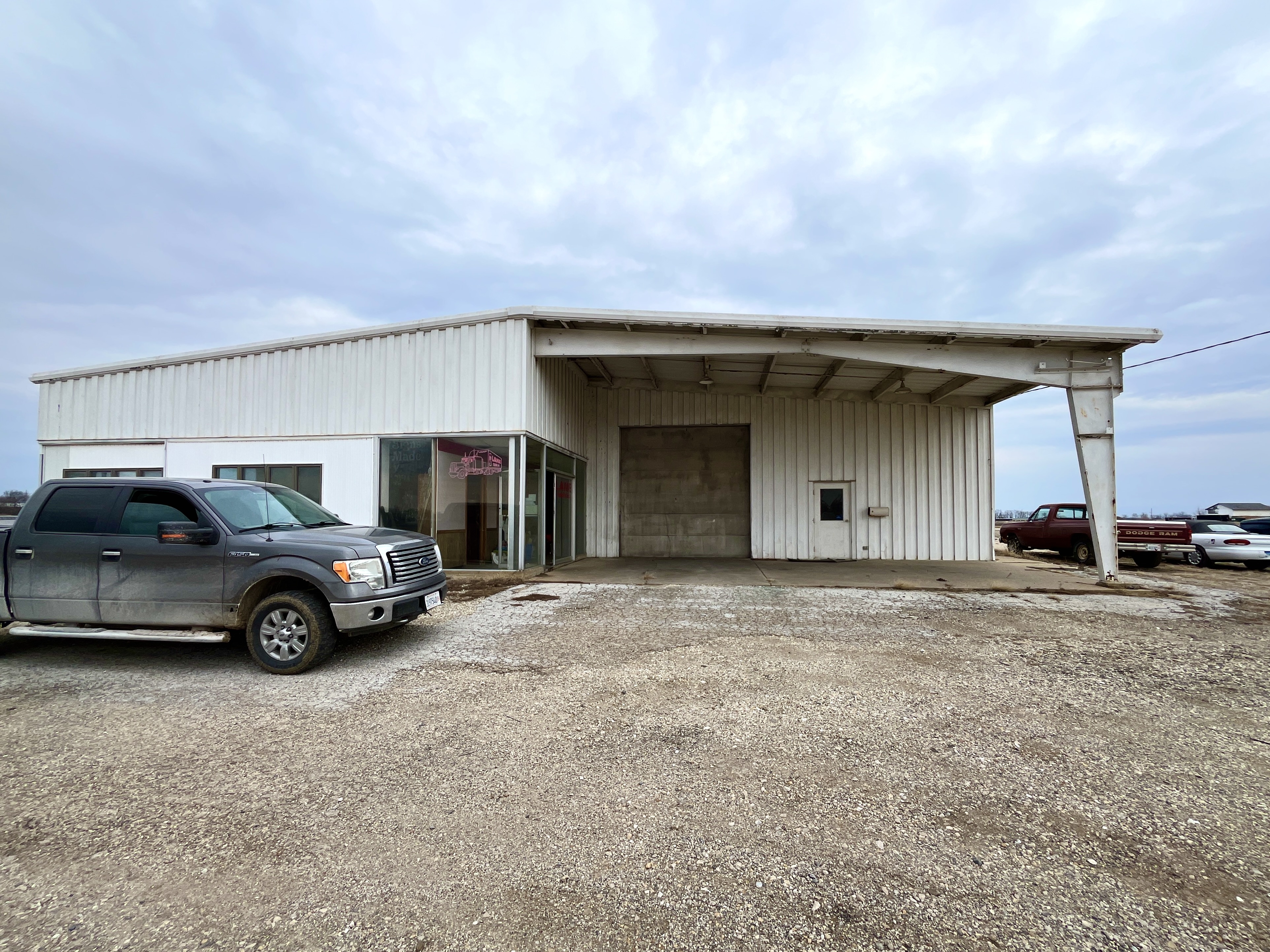 125 West Barlow Road, Farmington, IL 61531