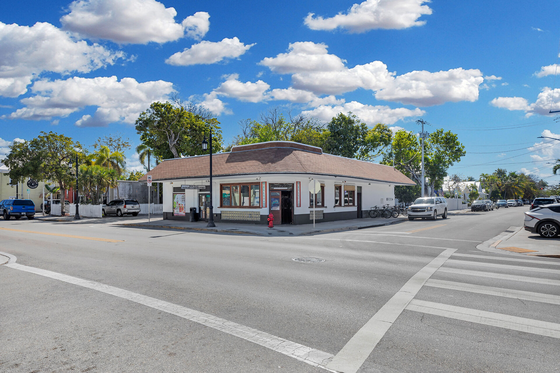Dons’ Place Bar & Liquor Store, 1000 Truman Avenue, Key West, FL 33040