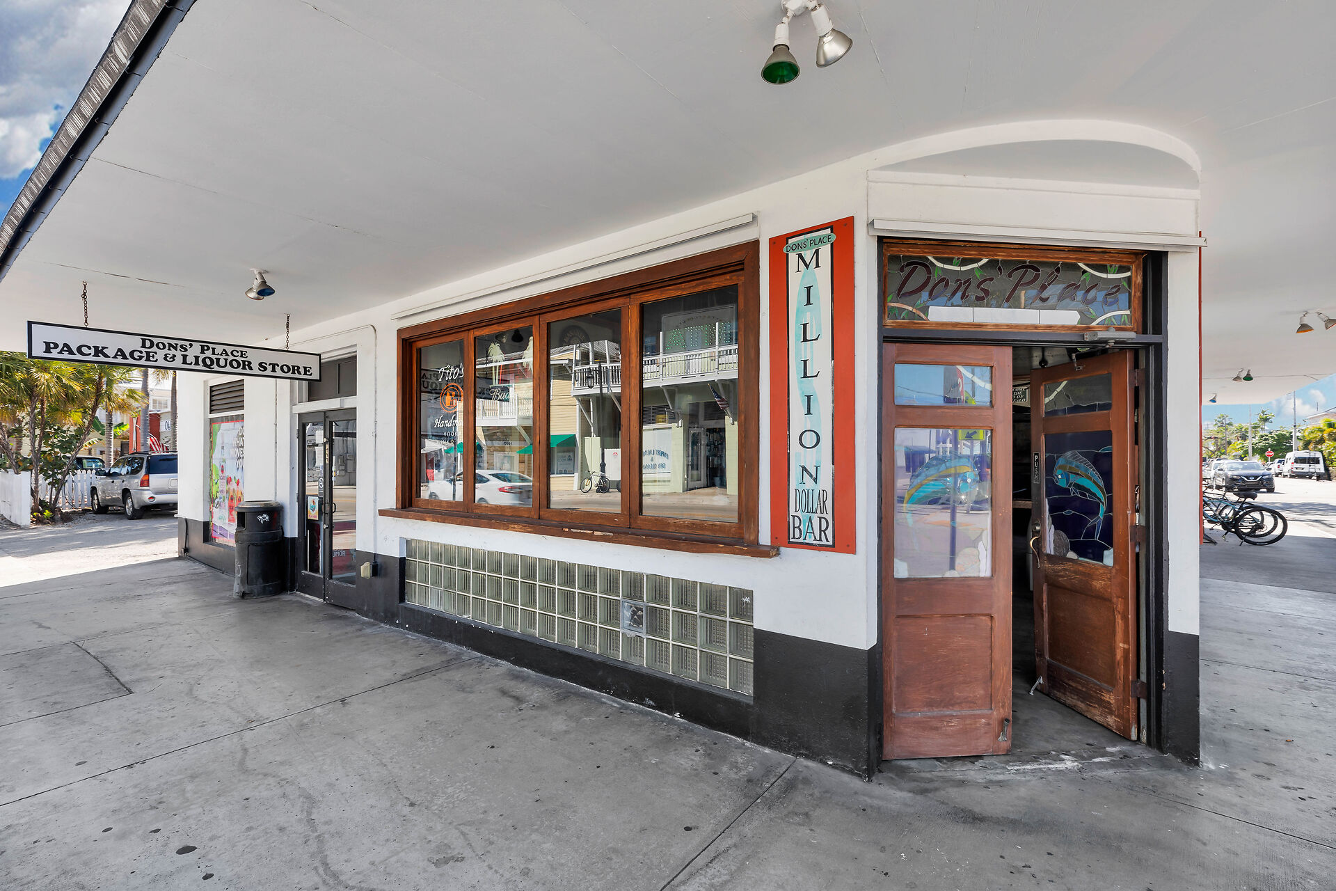 Dons’ Place Bar & Liquor Store, 1000 Truman Avenue, Key West, FL 33040