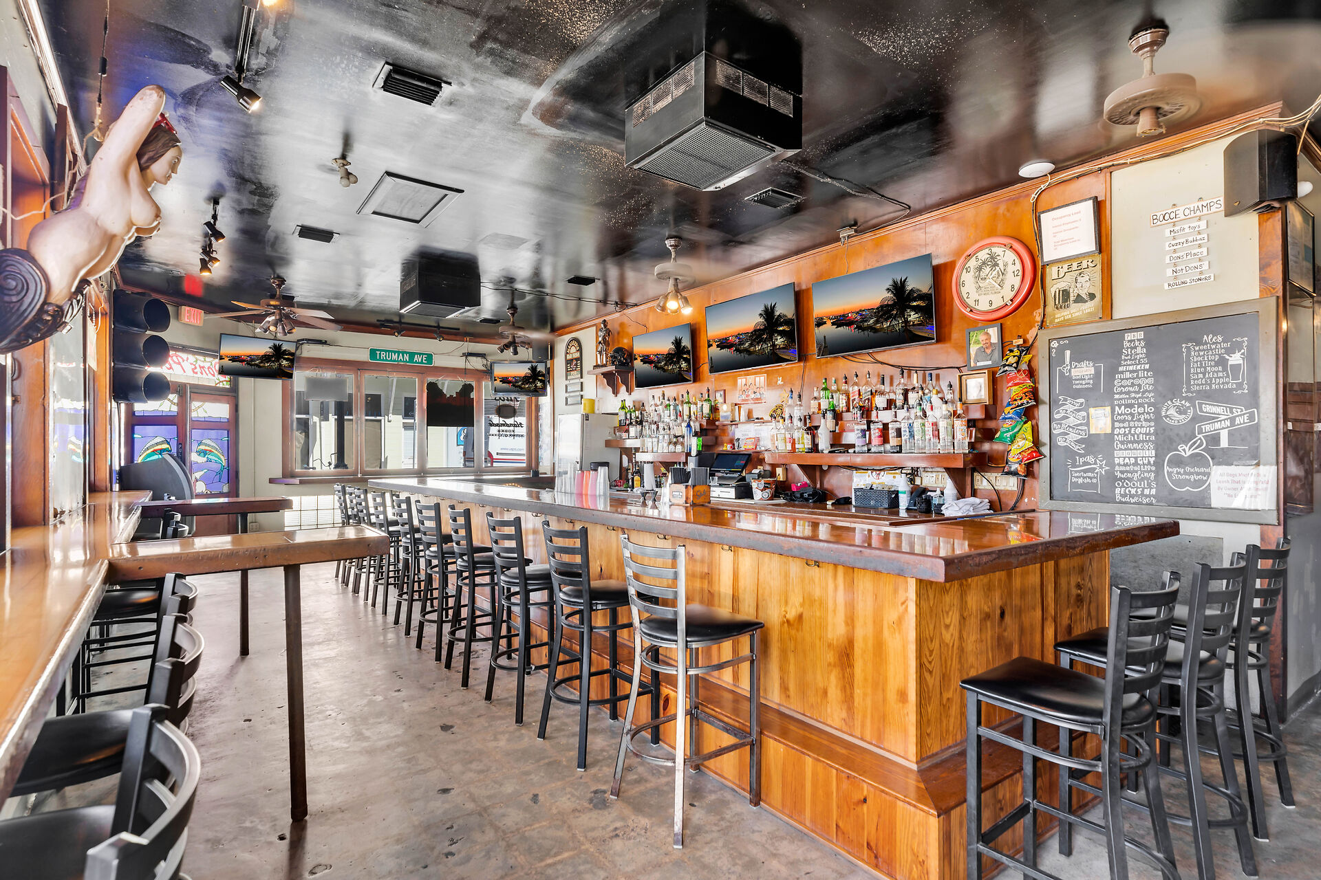 Dons’ Place Bar & Liquor Store, 1000 Truman Avenue, Key West, FL 33040
