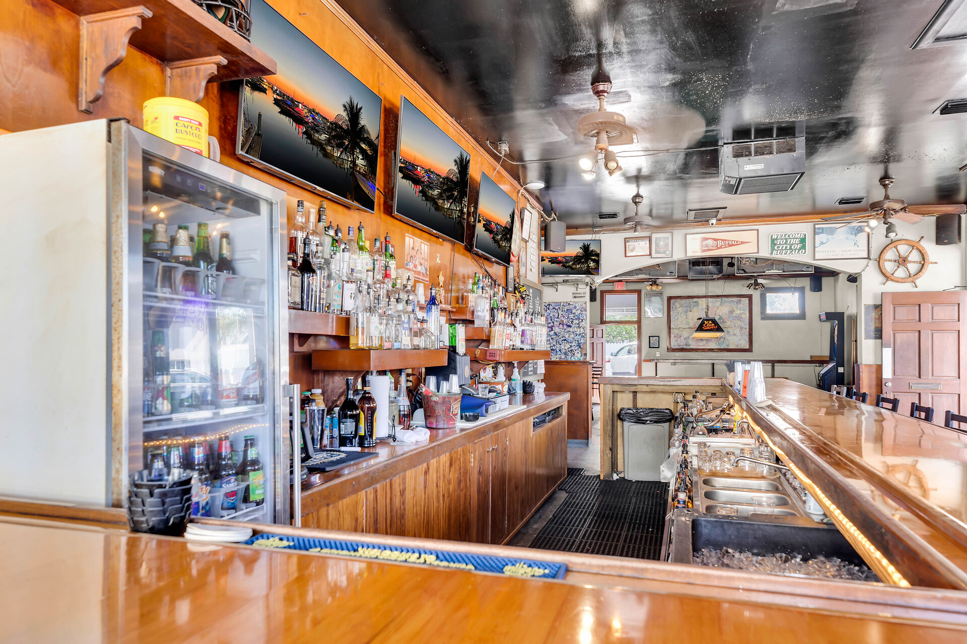 Dons’ Place Bar & Liquor Store, 1000 Truman Avenue, Key West, FL 33040