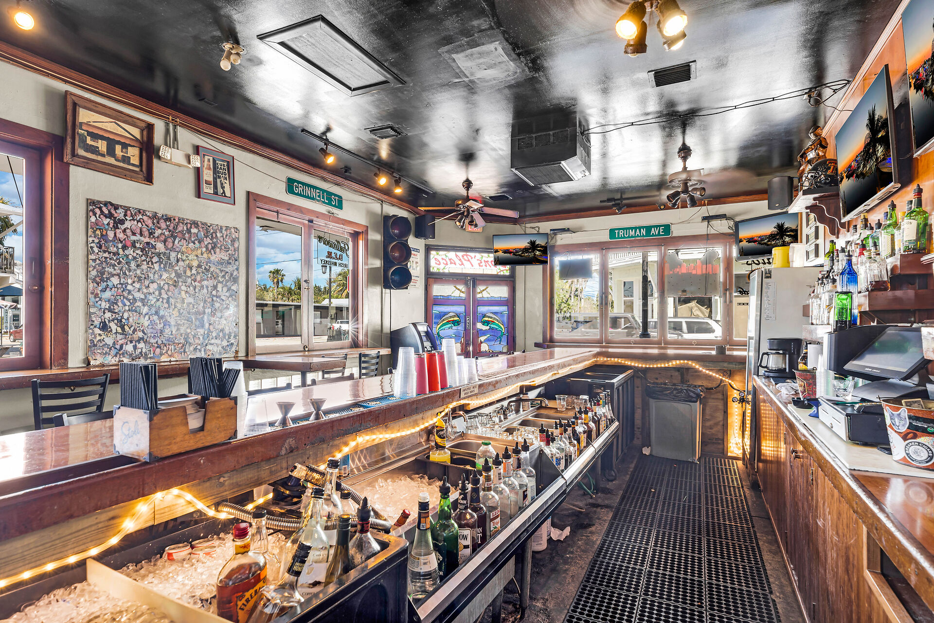 Dons’ Place Bar & Liquor Store, 1000 Truman Avenue, Key West, FL 33040