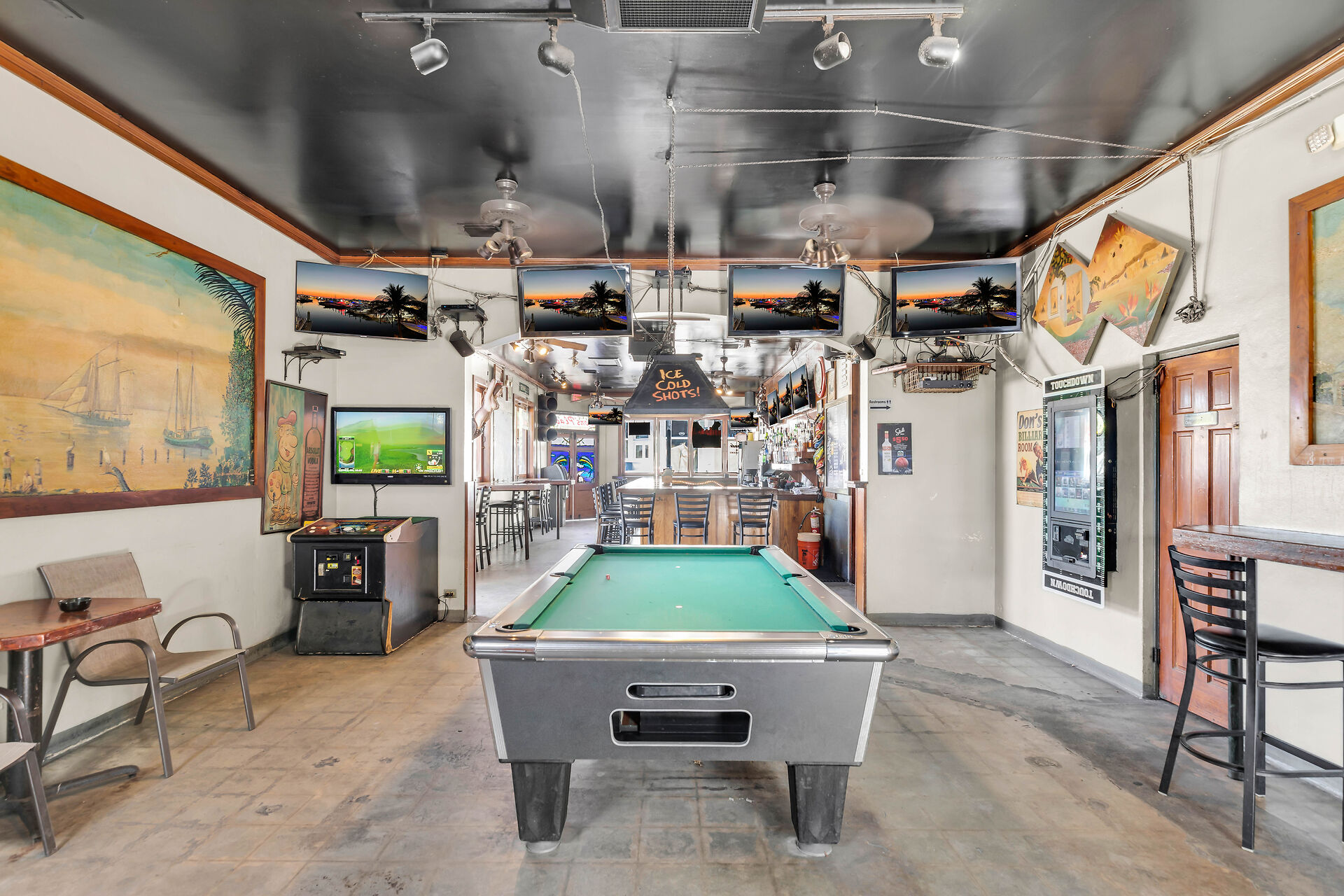 Dons’ Place Bar & Liquor Store, 1000 Truman Avenue, Key West, FL 33040