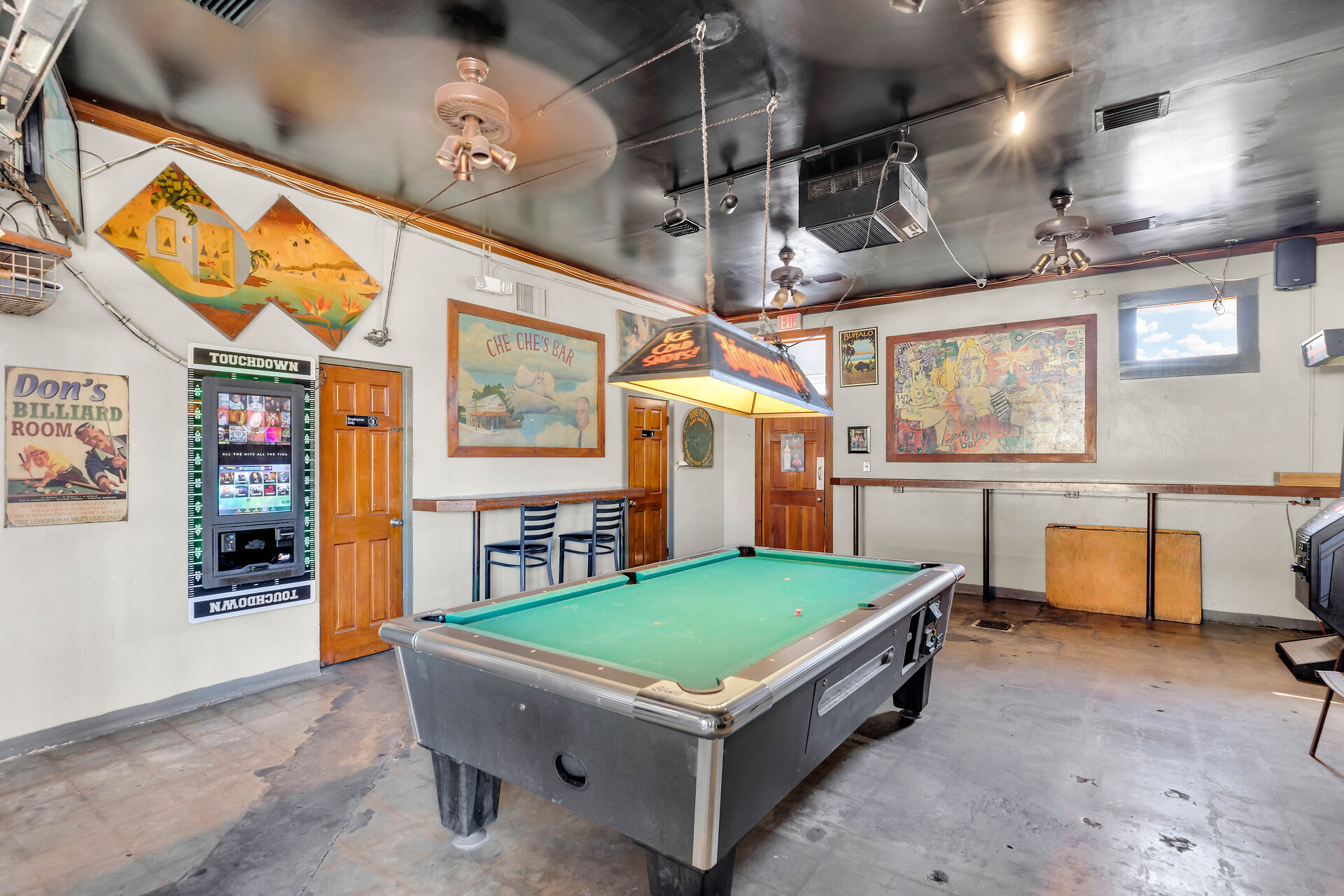 Dons’ Place Bar & Liquor Store, 1000 Truman Avenue, Key West, FL 33040