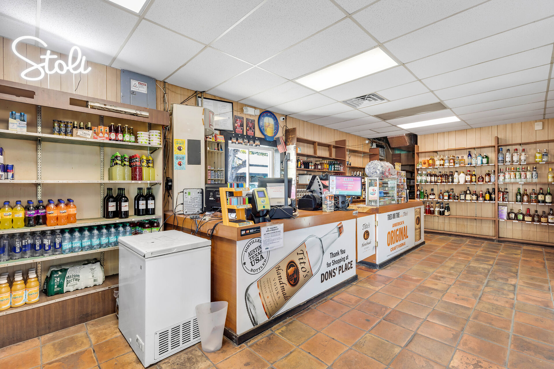 Dons’ Place Bar & Liquor Store, 1000 Truman Avenue, Key West, FL 33040