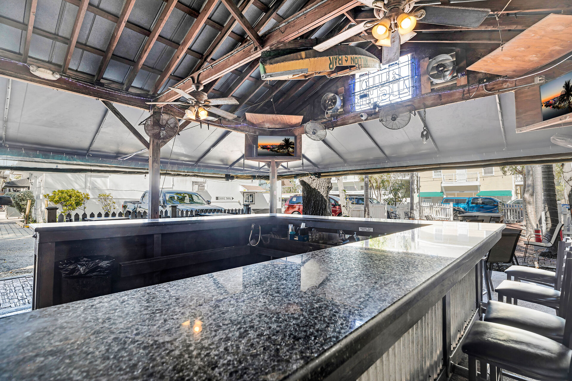 Dons’ Place Bar & Liquor Store, 1000 Truman Avenue, Key West, FL 33040