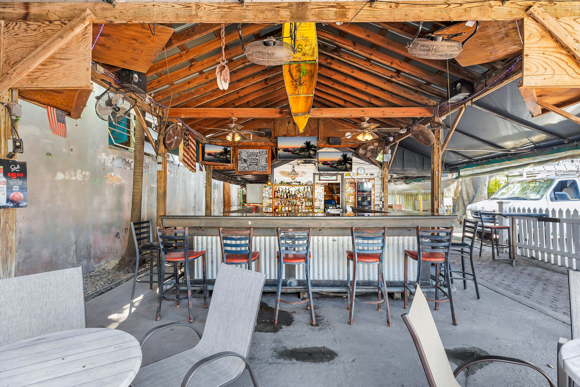 Dons’ Place Bar & Liquor Store, 1000 Truman Avenue, Key West, FL 33040