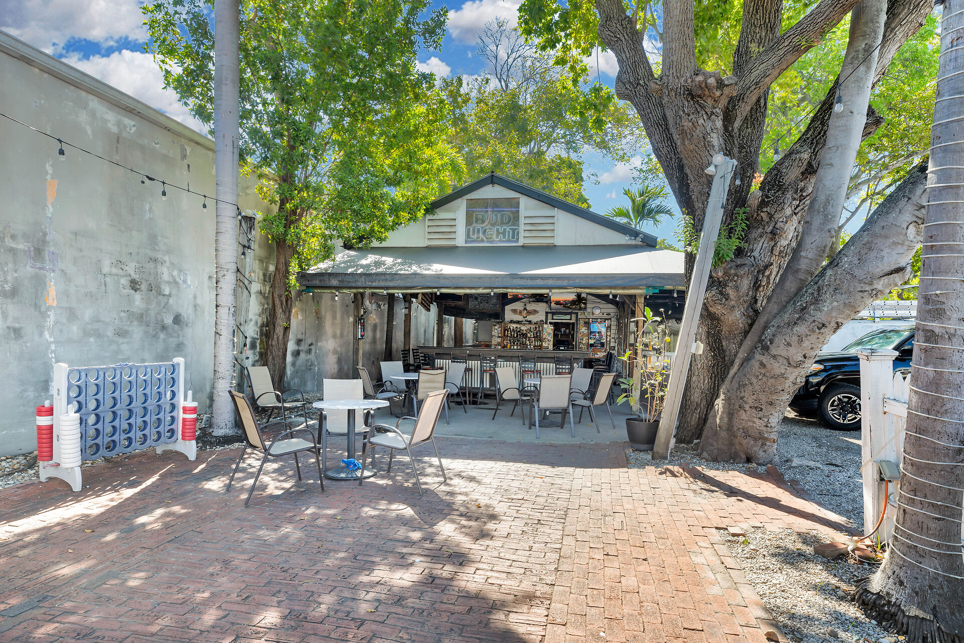 Dons’ Place Bar & Liquor Store, 1000 Truman Avenue, Key West, FL 33040