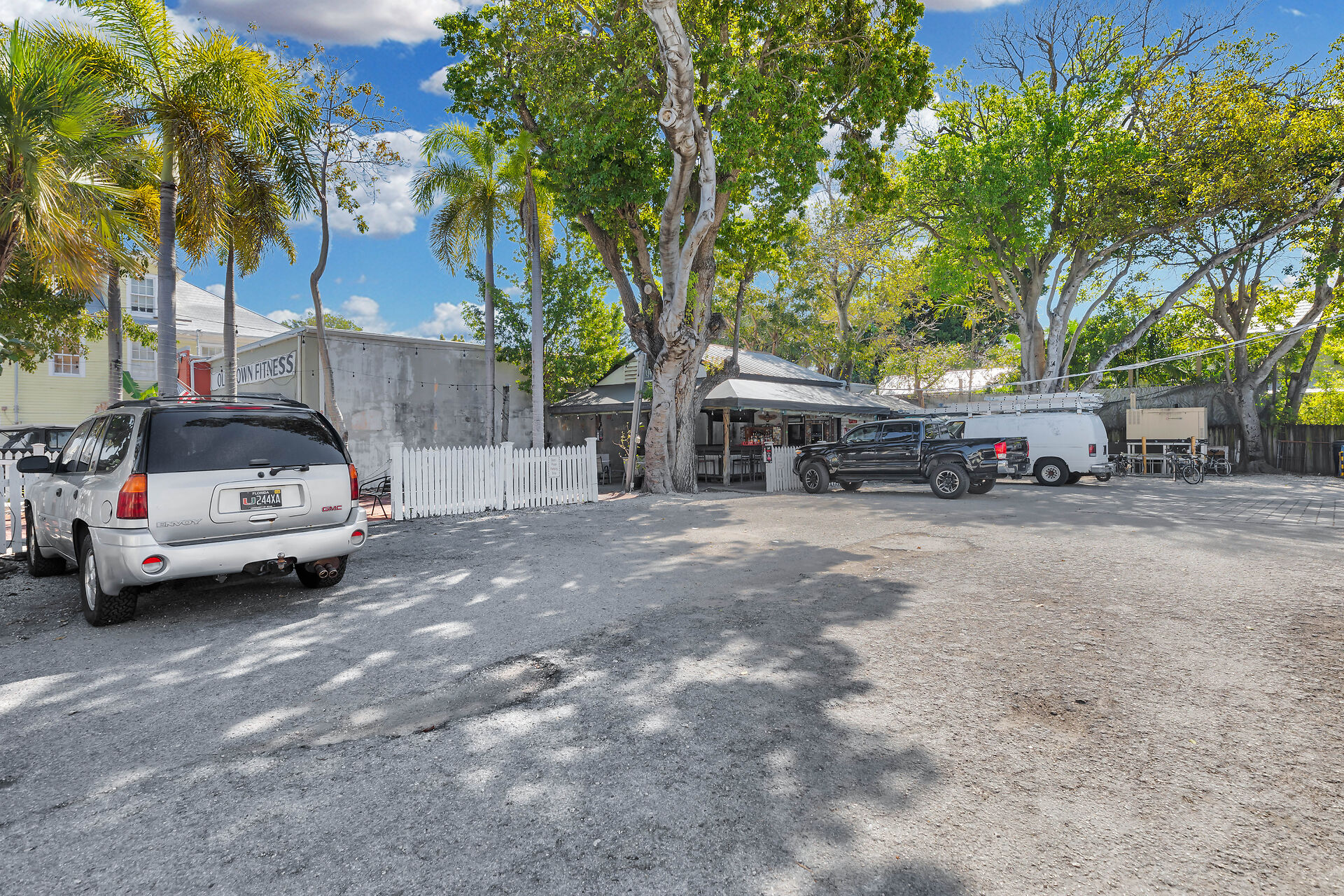 Dons’ Place Bar & Liquor Store, 1000 Truman Avenue, Key West, FL 33040
