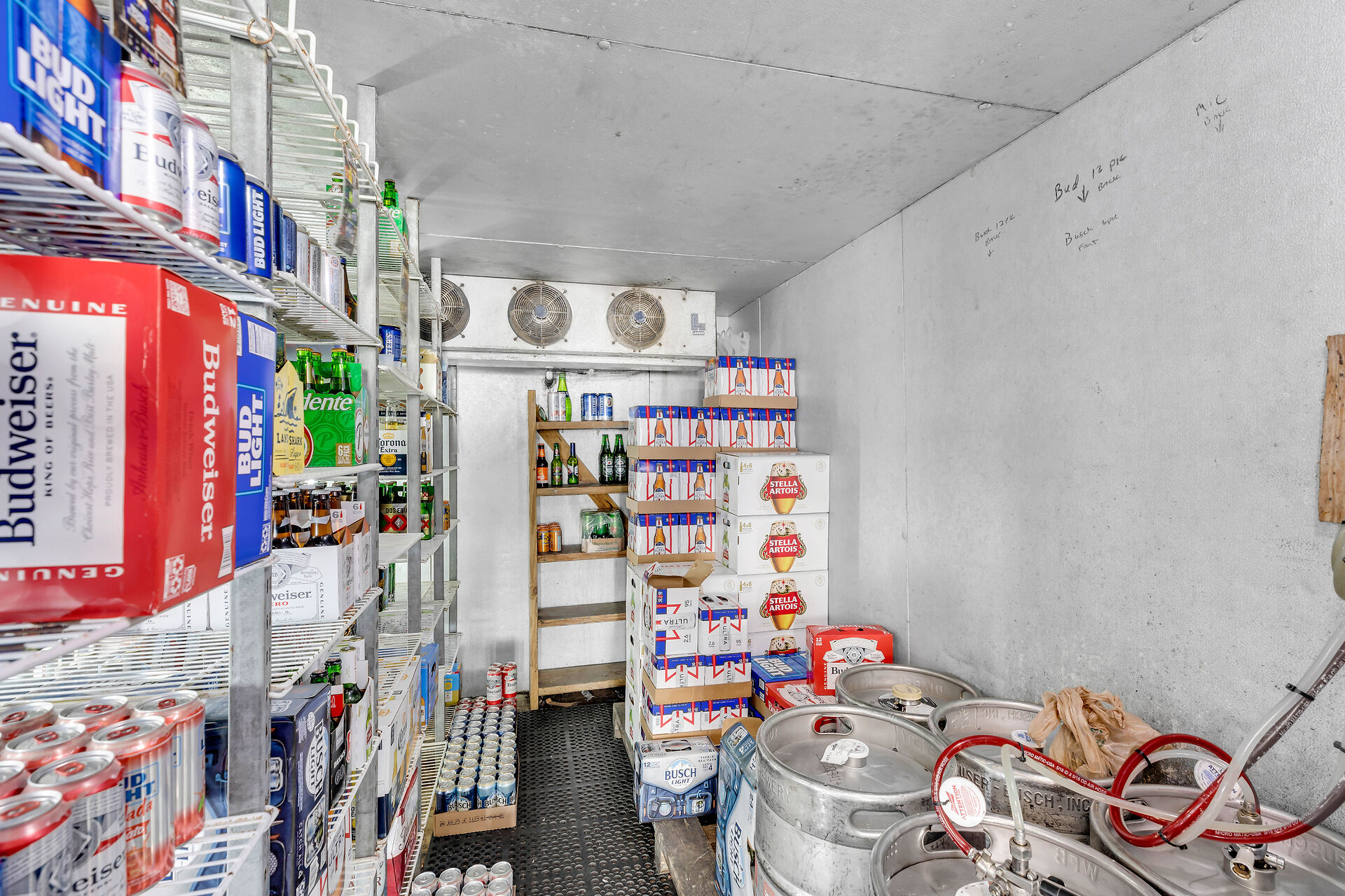 Dons’ Place Bar & Liquor Store, 1000 Truman Avenue, Key West, FL 33040