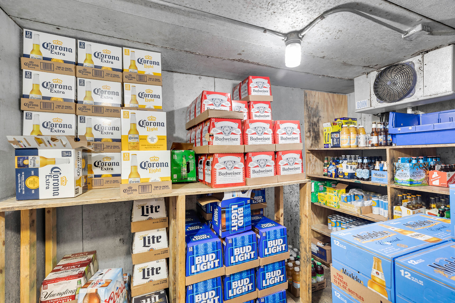 Dons’ Place Bar & Liquor Store, 1000 Truman Avenue, Key West, FL 33040