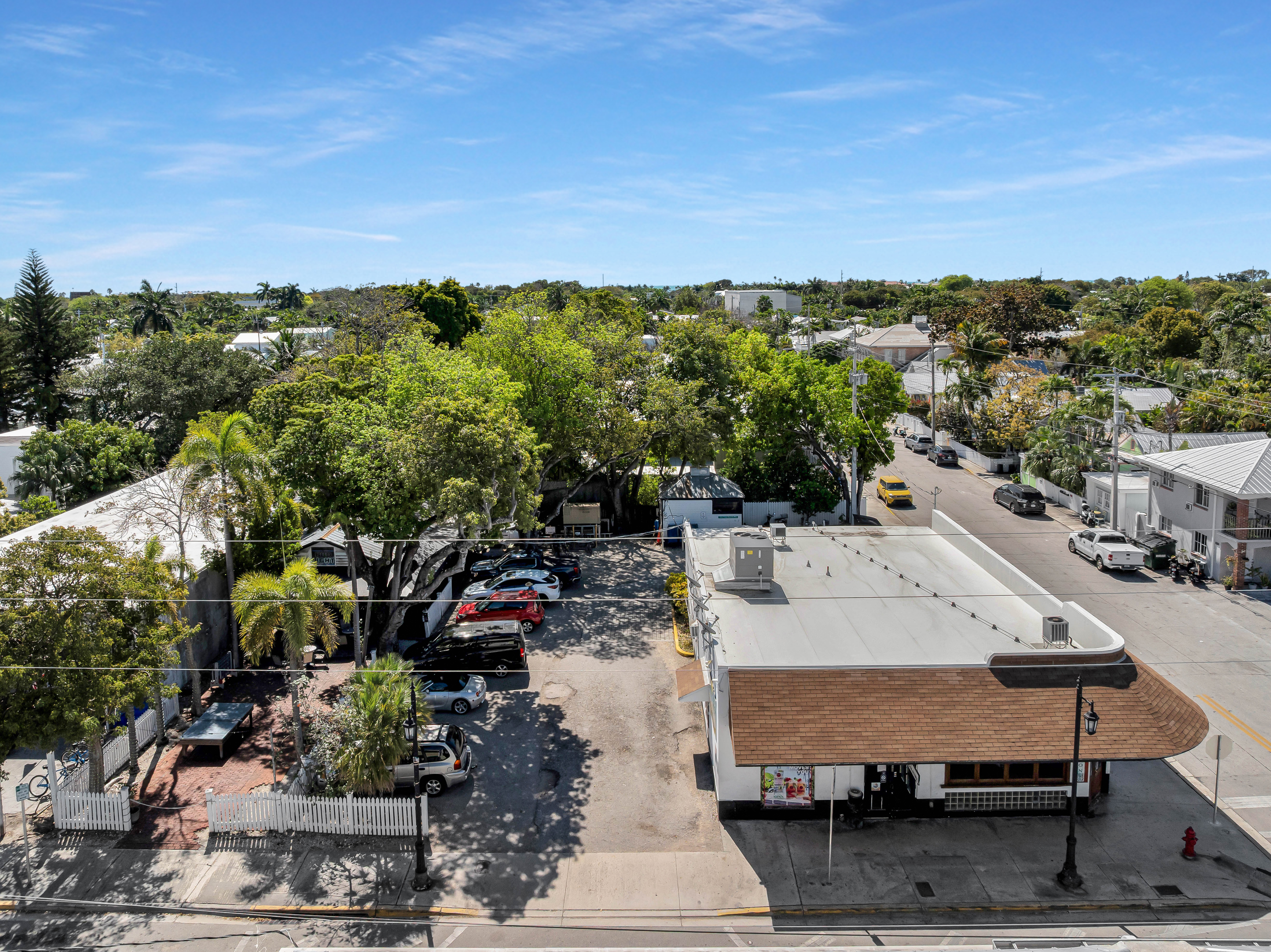 Dons’ Place Bar & Liquor Store, 1000 Truman Avenue, Key West, FL 33040