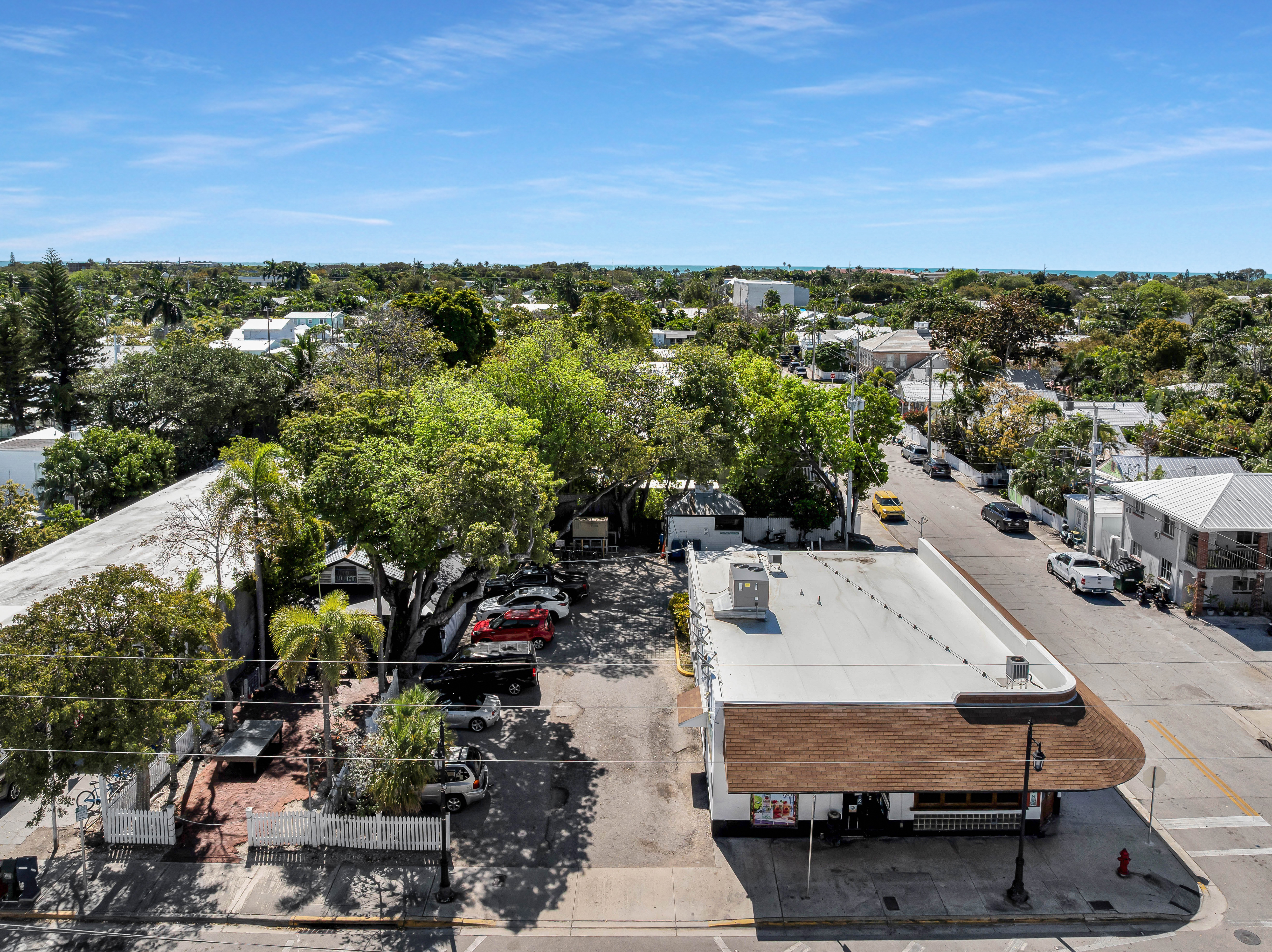 Dons’ Place Bar & Liquor Store, 1000 Truman Avenue, Key West, FL 33040