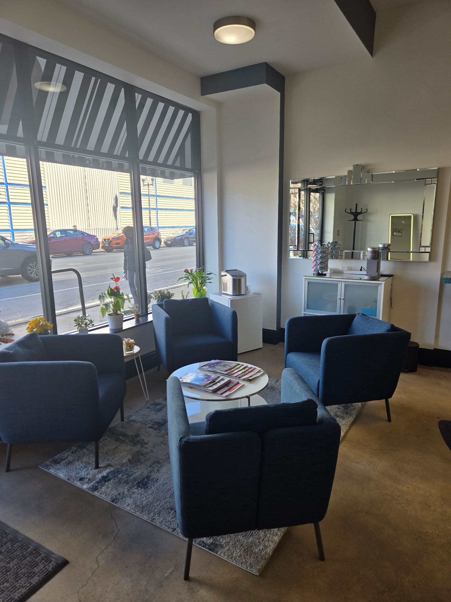 North Center/Roscoe Village - 2 Salon Stations for Rent - $900/ each hair cutting station, 3726 North Lincoln Avenue, Chicago, IL 60613