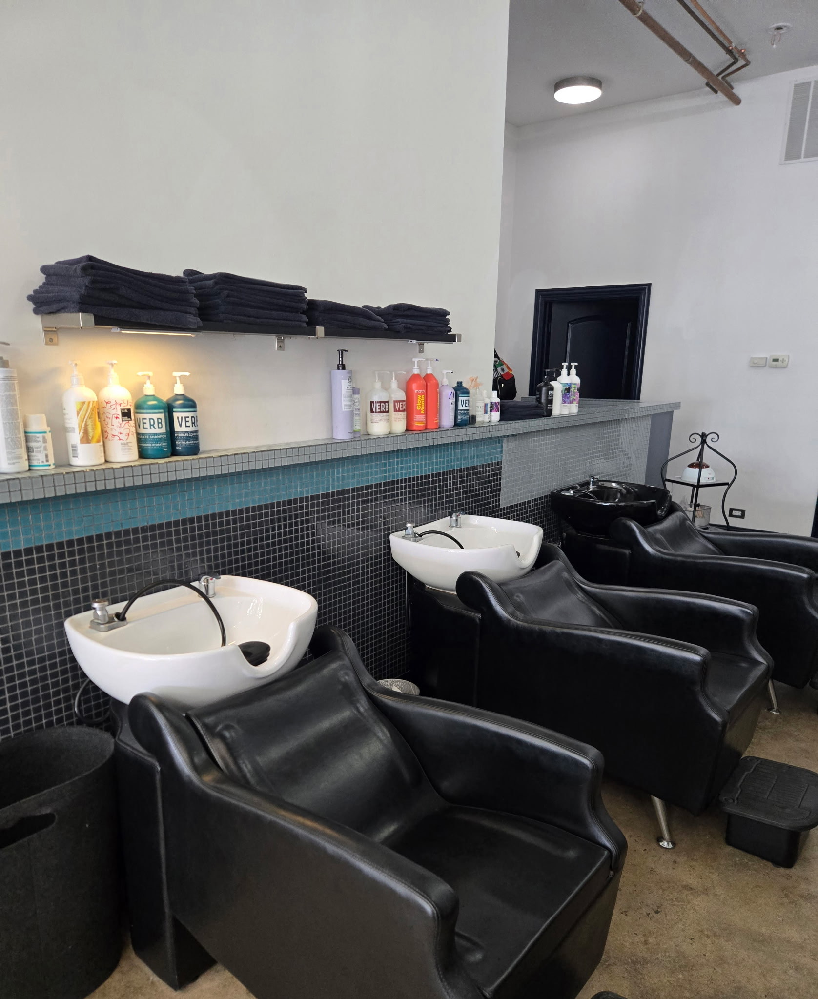 North Center/Roscoe Village - 2 Salon Stations for Rent - $900/ each hair cutting station, 3726 North Lincoln Avenue, Chicago, IL 60613