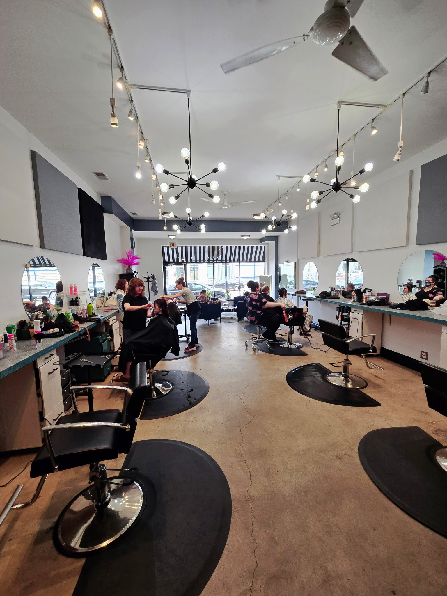North Center/Roscoe Village - 2 Salon Stations for Rent - $900/ each hair cutting station, 3726 North Lincoln Avenue, Chicago, IL 60613