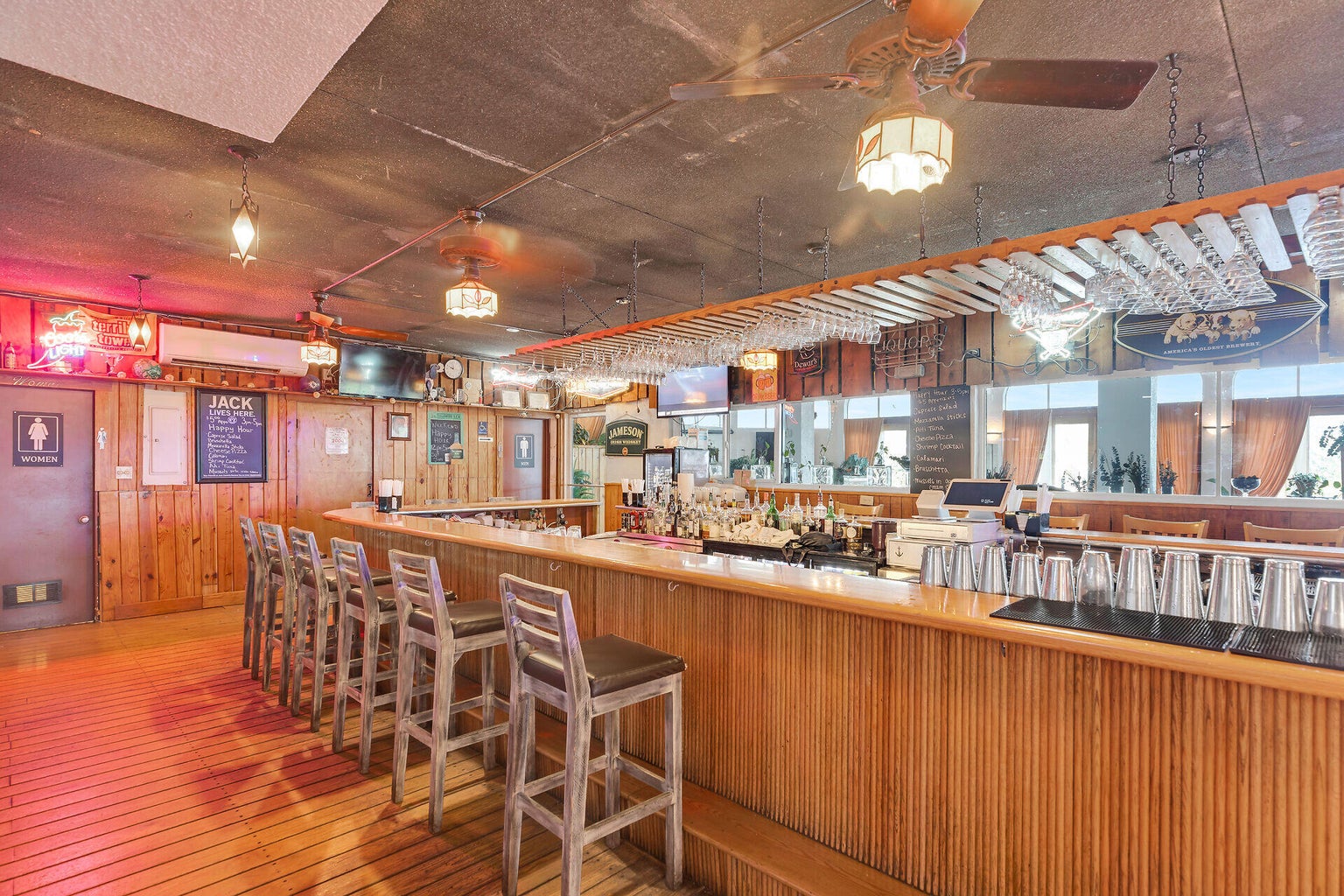 Landmark Restaurant & Bar & Banquet Hall, 700 West Ocean Drive, Key Colony Beach, FL 33051