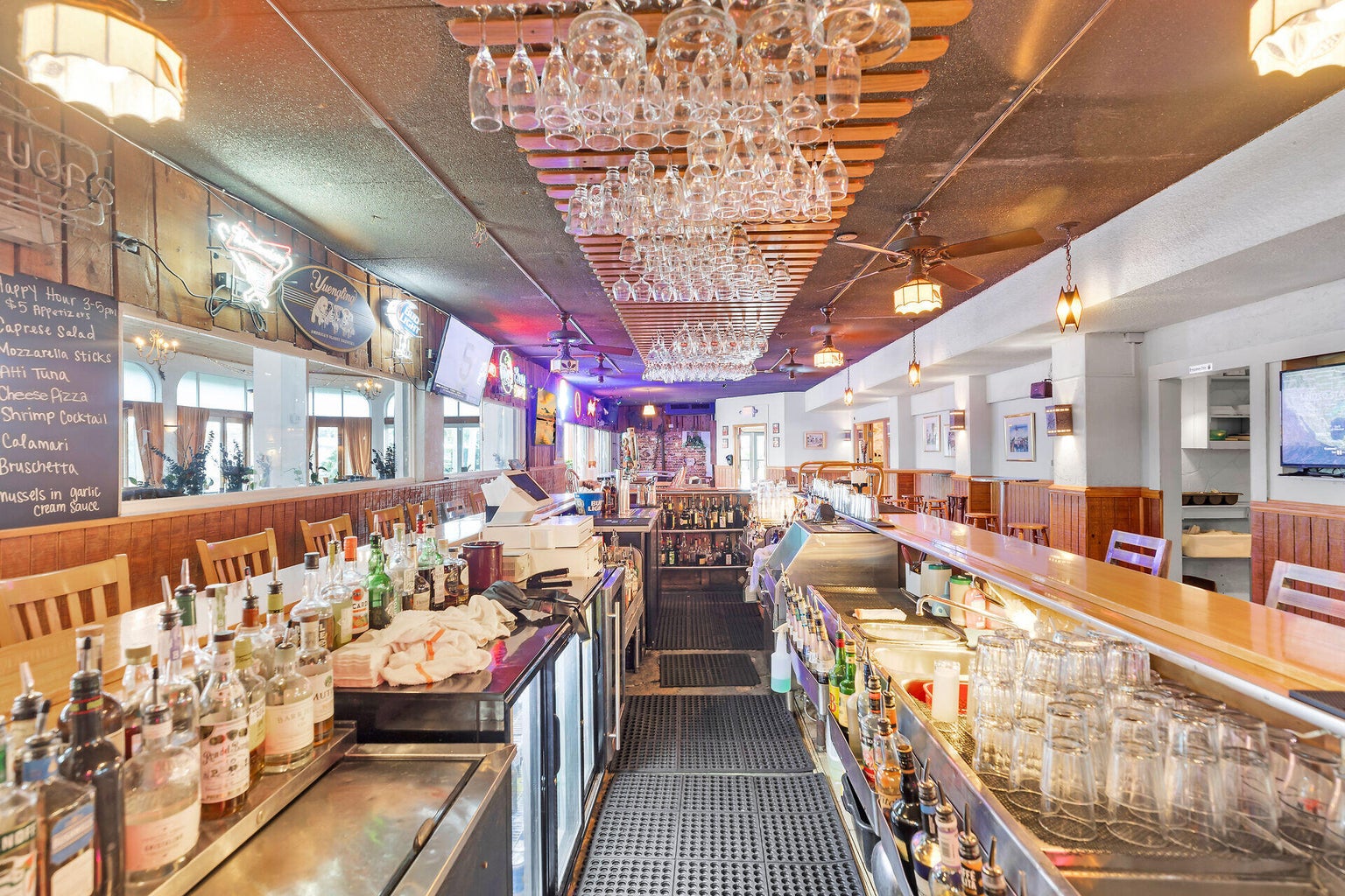 Landmark Restaurant & Bar & Banquet Hall, 700 West Ocean Drive, Key Colony Beach, FL 33051