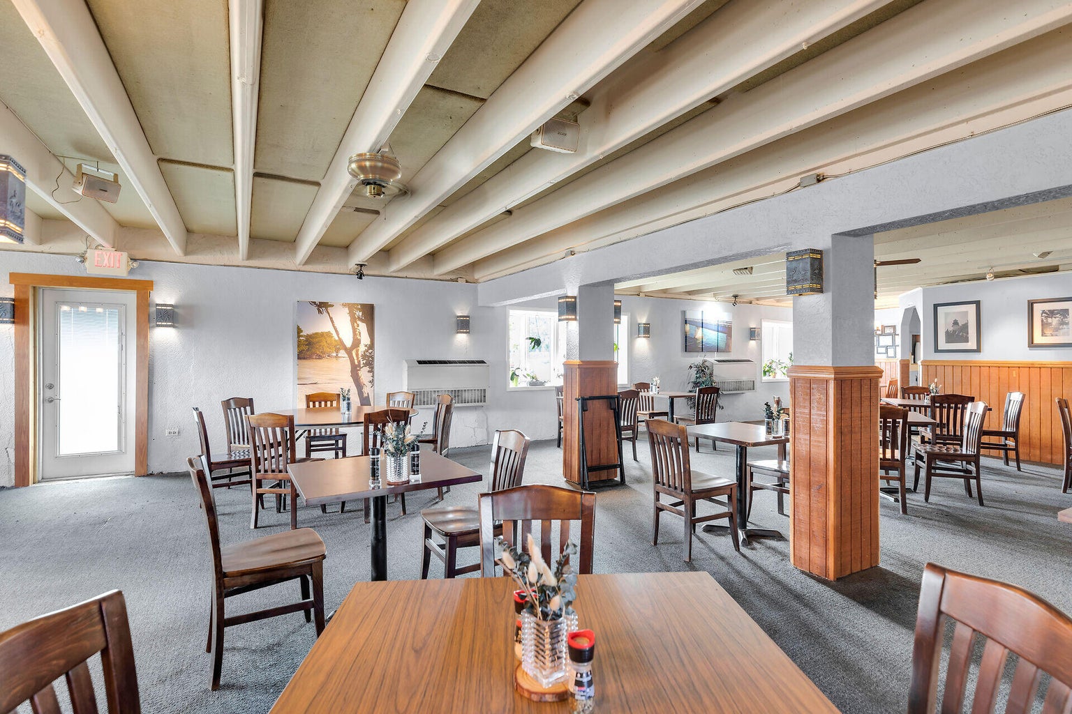 Landmark Restaurant & Bar & Banquet Hall, 700 West Ocean Drive, Key Colony Beach, FL 33051