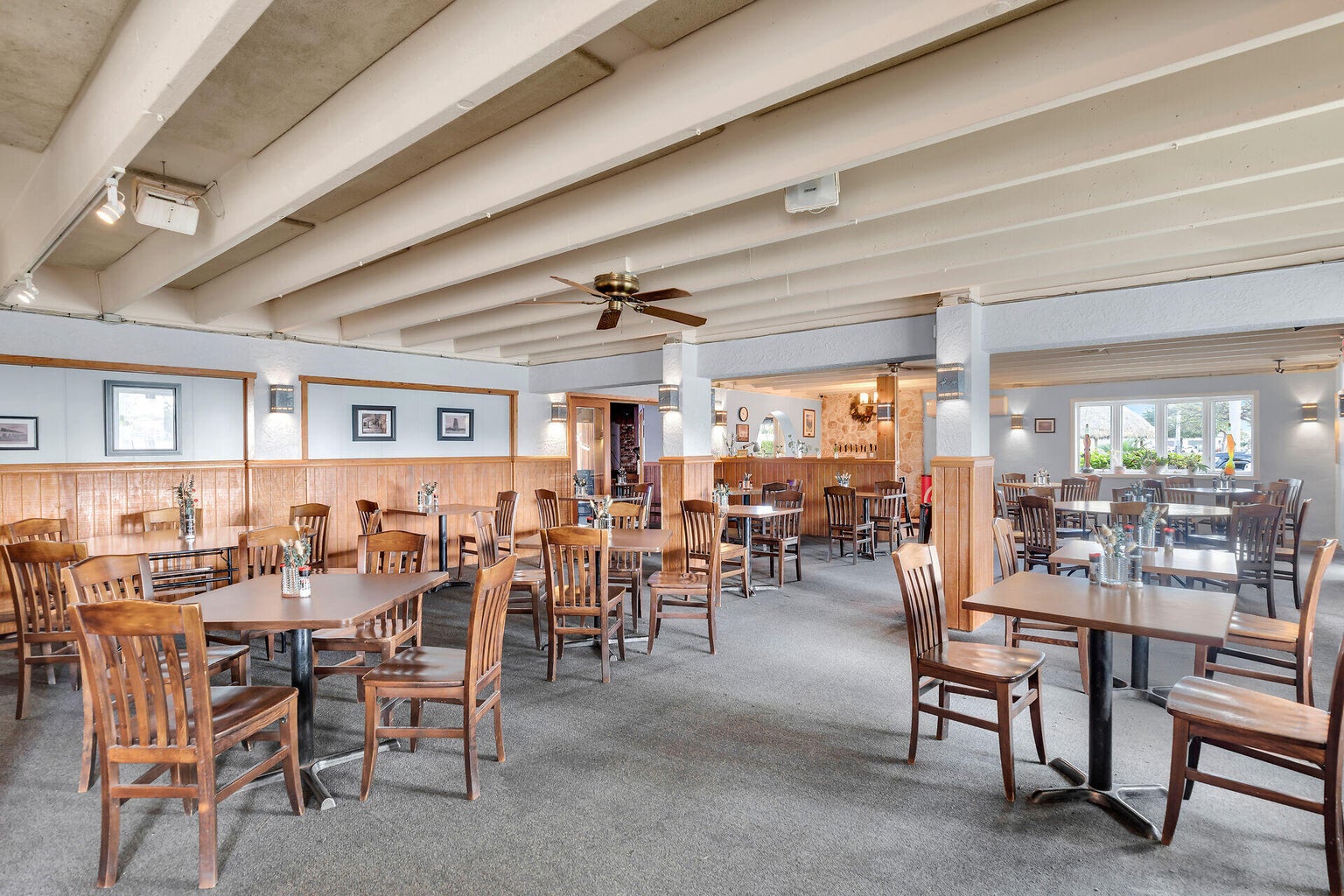 Landmark Restaurant & Bar & Banquet Hall, 700 West Ocean Drive, Key Colony Beach, FL 33051