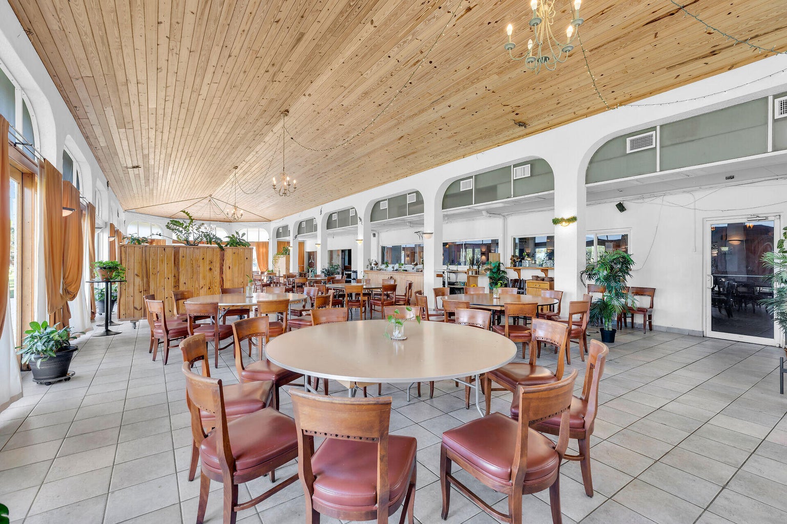Landmark Restaurant & Bar & Banquet Hall, 700 West Ocean Drive, Key Colony Beach, FL 33051