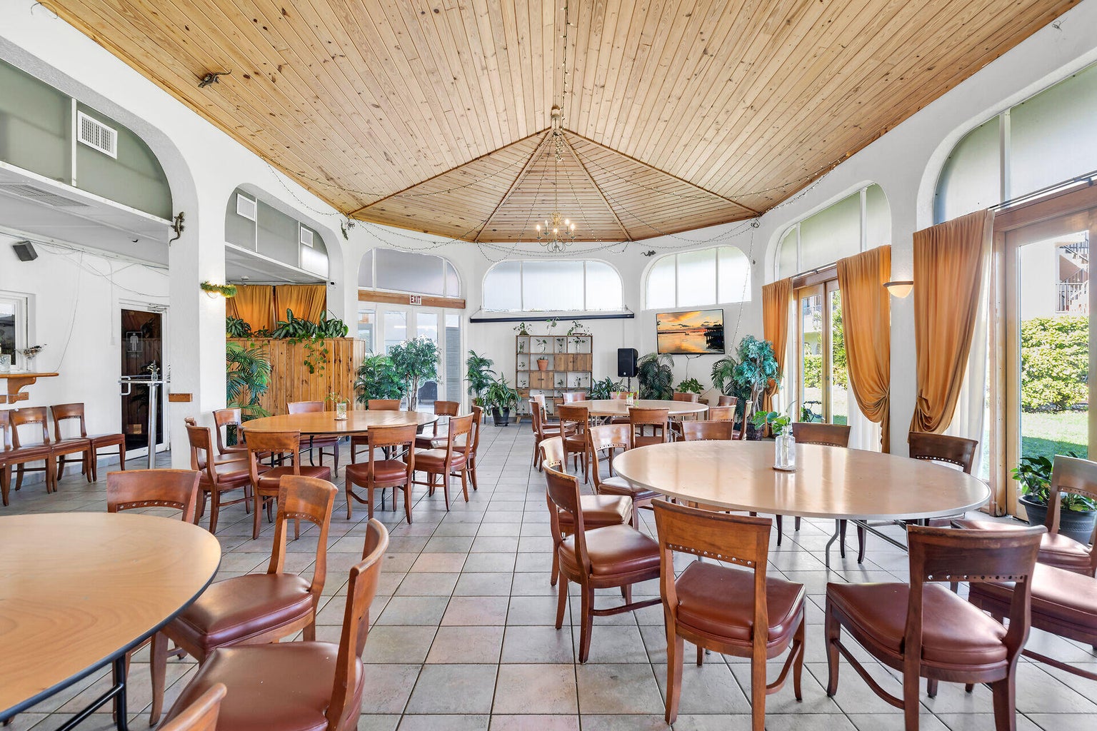 Landmark Restaurant & Bar & Banquet Hall, 700 West Ocean Drive, Key Colony Beach, FL 33051