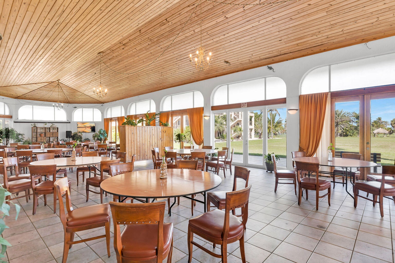 Landmark Restaurant & Bar & Banquet Hall, 700 West Ocean Drive, Key Colony Beach, FL 33051