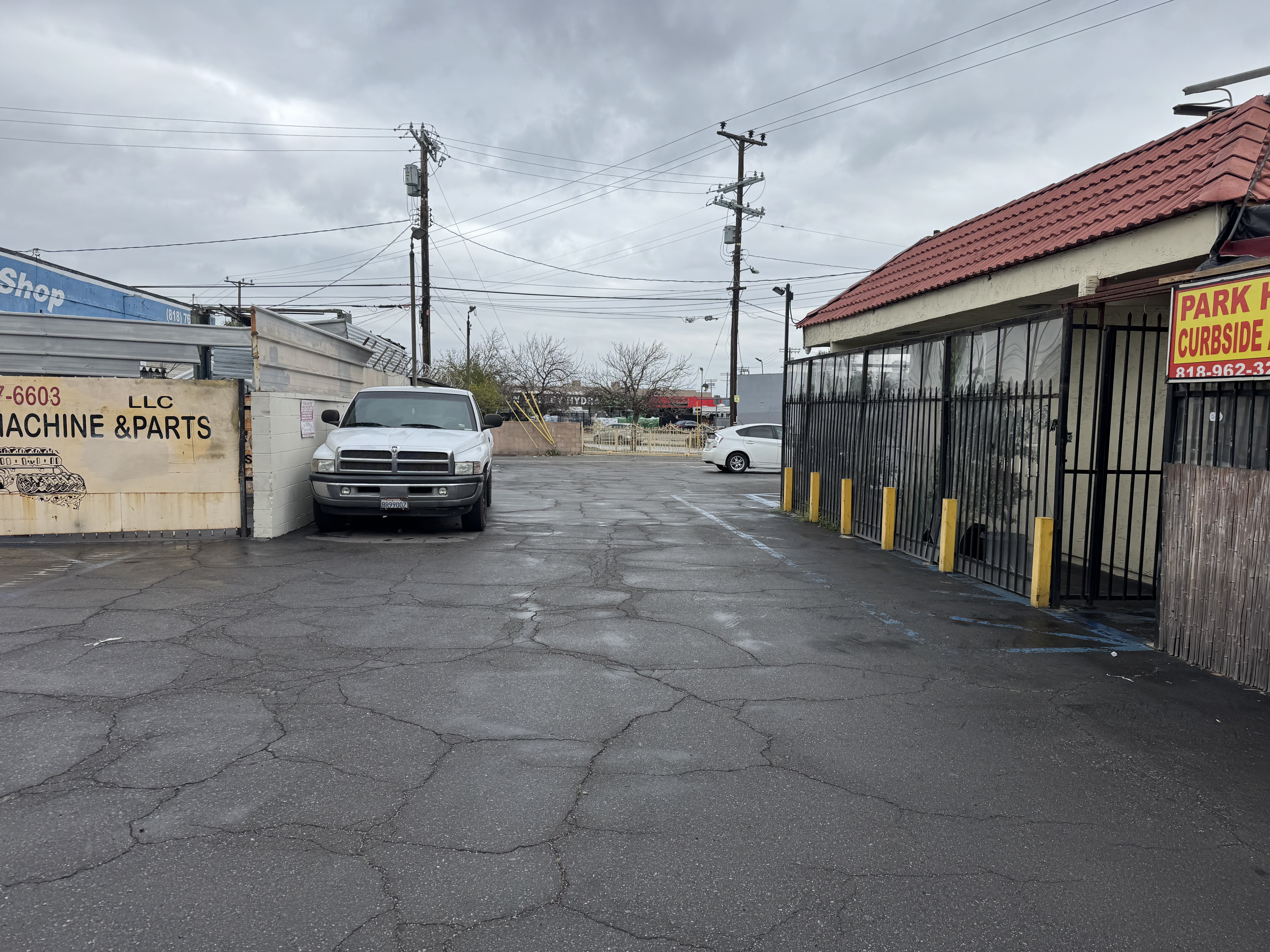 8212 Sunland Boulevard, Los Angeles, CA 91352