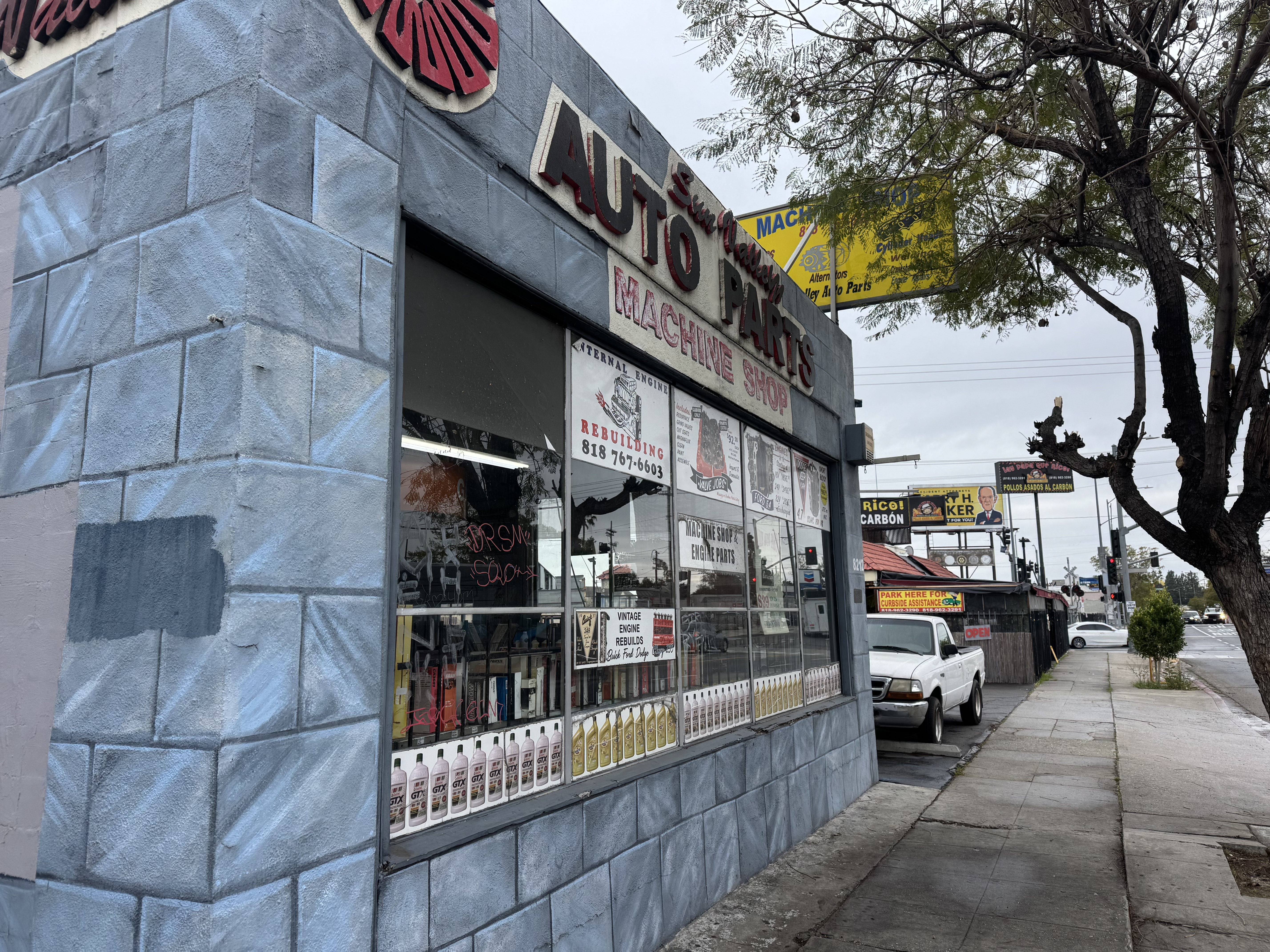 8212 Sunland Boulevard, Los Angeles, CA 91352